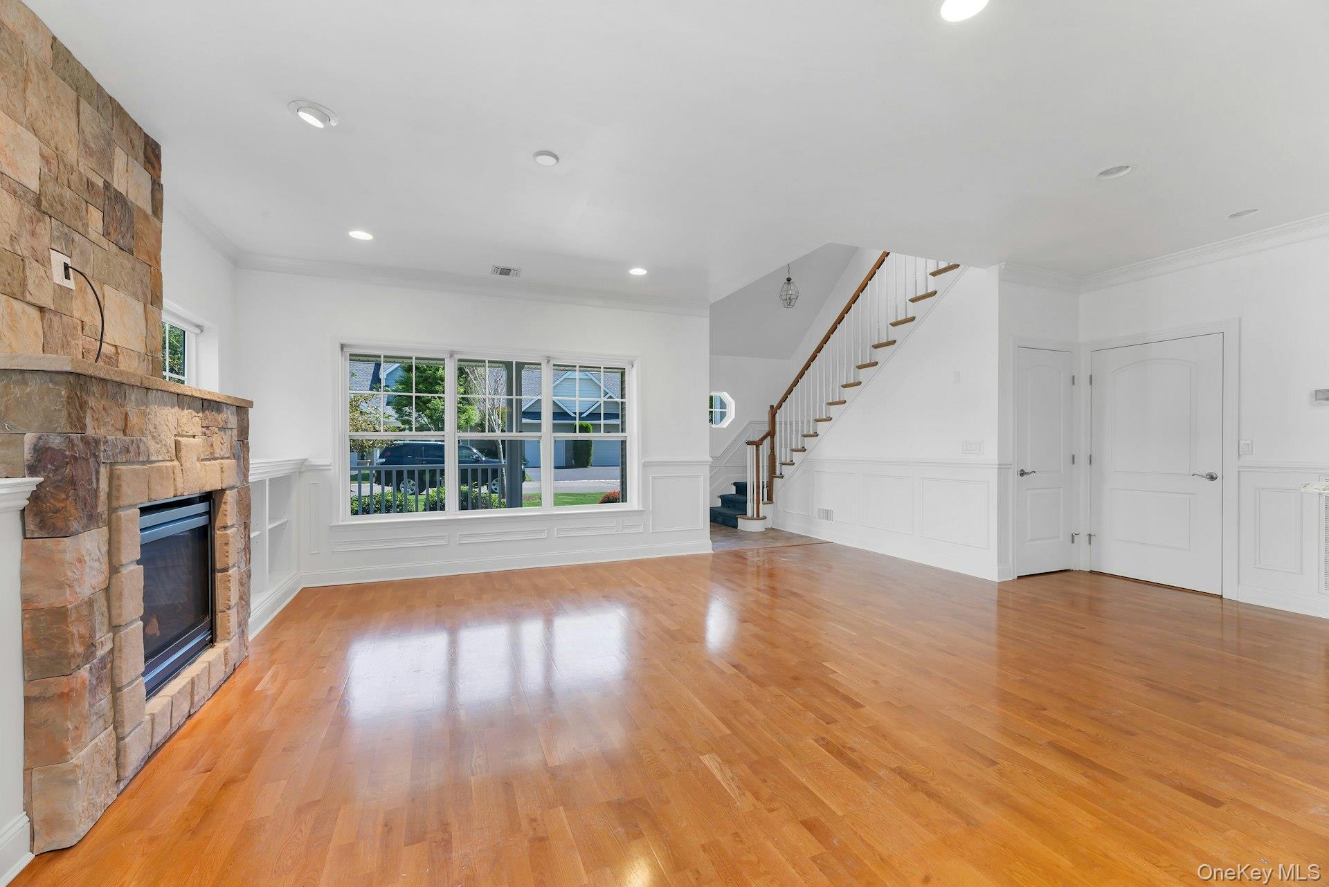Single Family Stoneleigh Drive Suffolk County, NY 11901, MLS-1022160-5