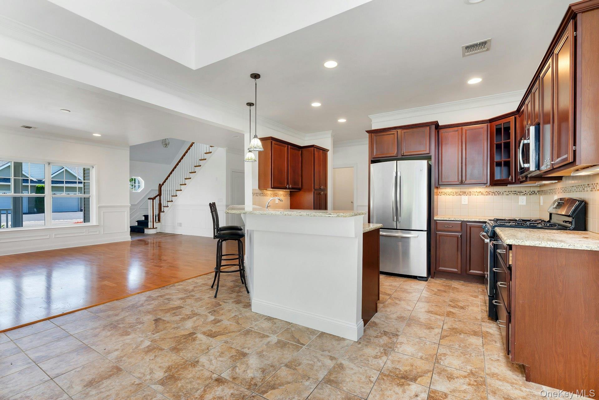Single Family Stoneleigh Drive Suffolk County, NY 11901, MLS-1022160-8