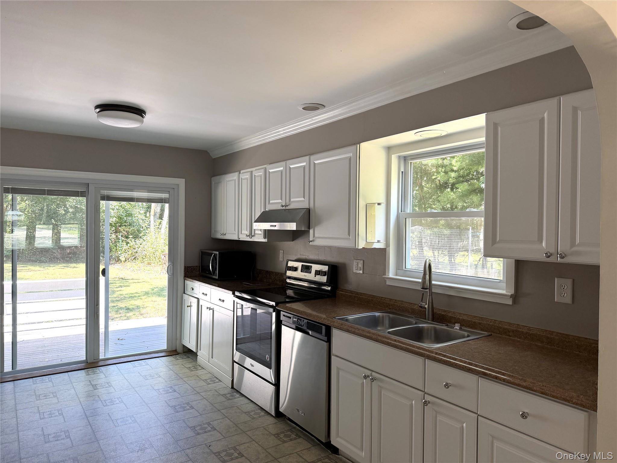 Single Family Albertines Lane Suffolk County, NY 11937, MLS-1022210-8