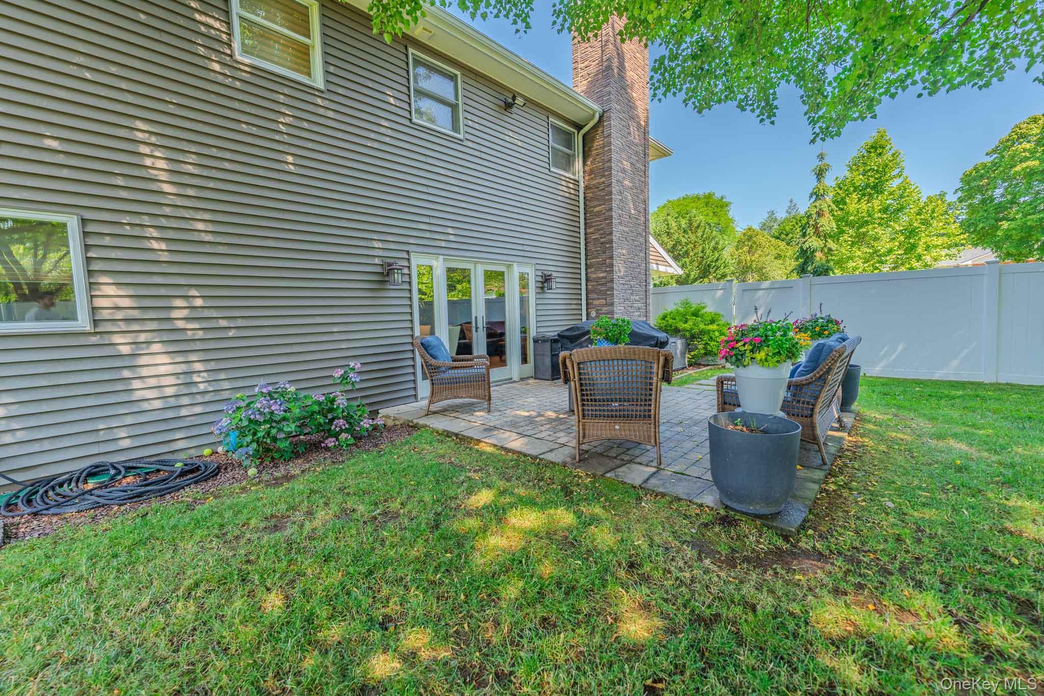 Single Family Feather Lane  Suffolk County, NY 11725, MLS-1022234-35
