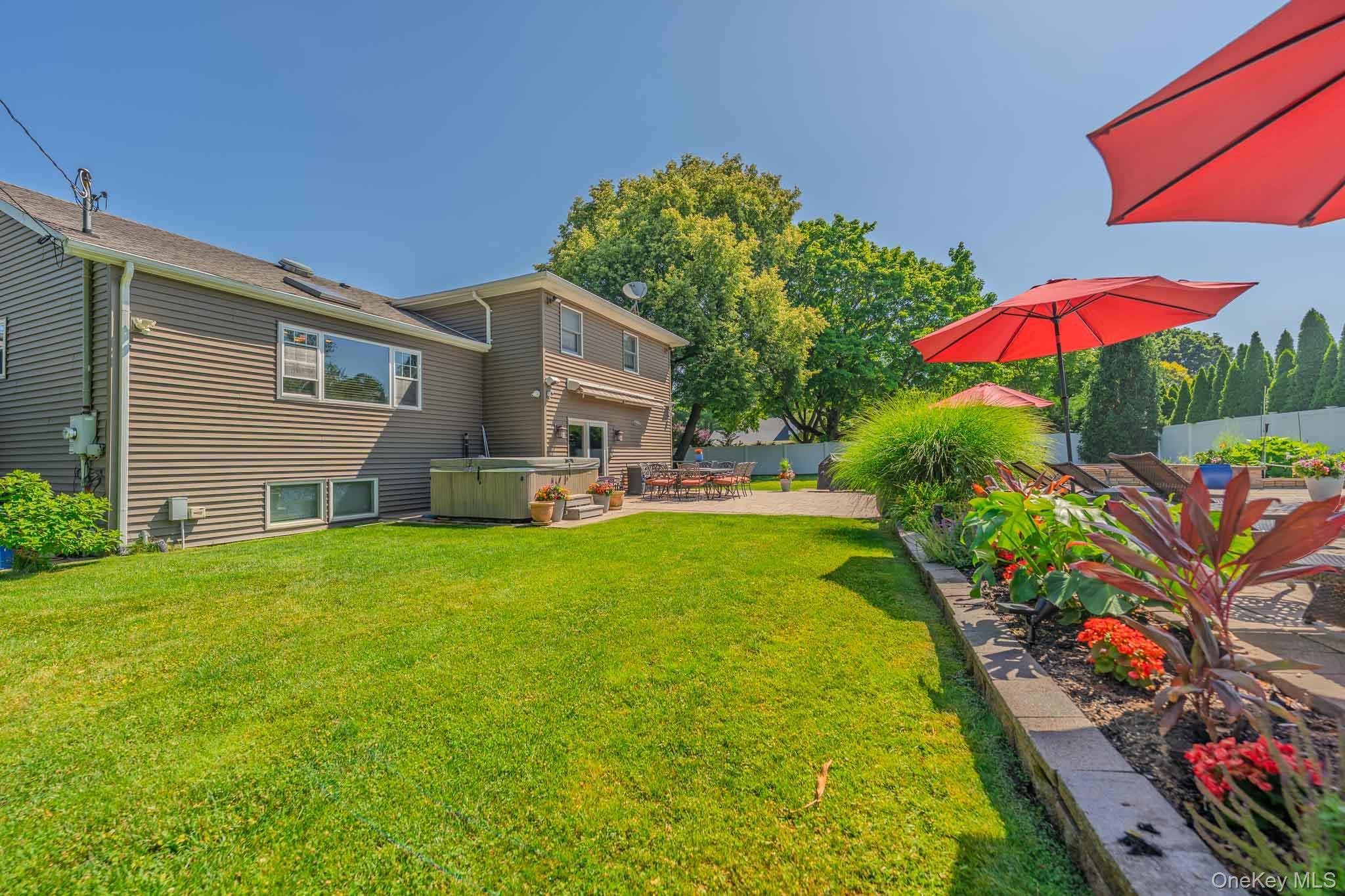 Single Family Feather Lane  Suffolk County, NY 11725, MLS-1022234-37