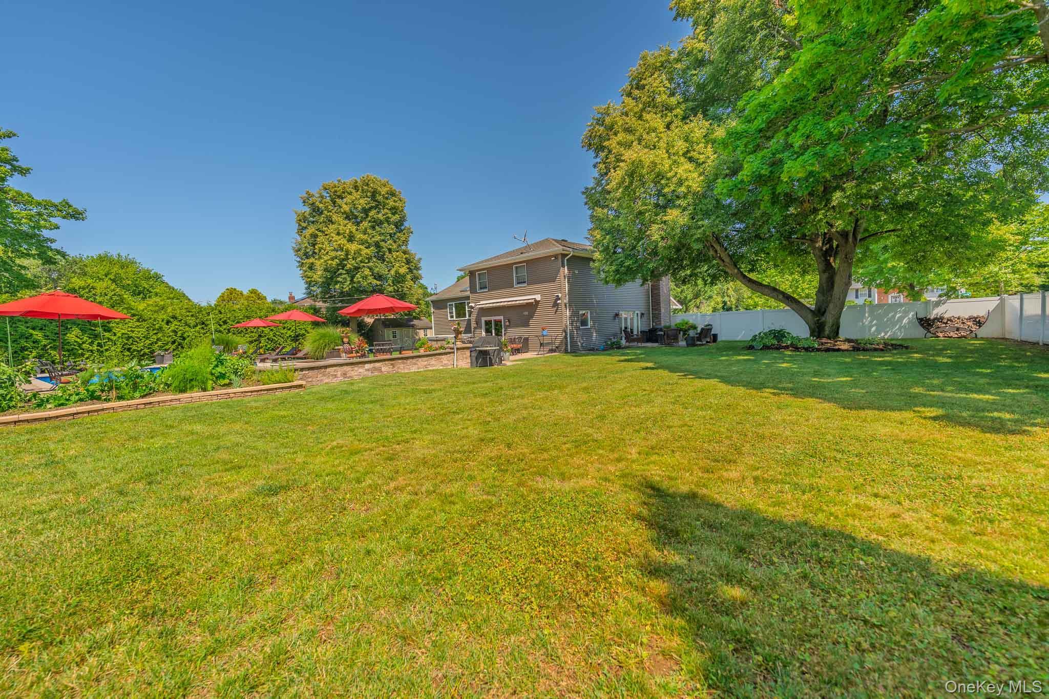 Single Family Feather Lane  Suffolk County, NY 11725, MLS-1022234-38