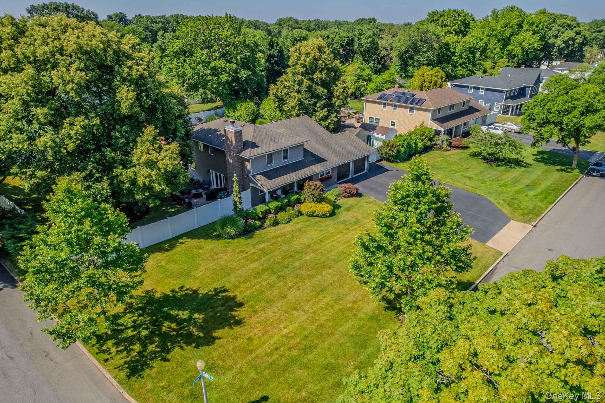 Single Family Feather Lane  Suffolk County, NY 11725, MLS-1022234-40