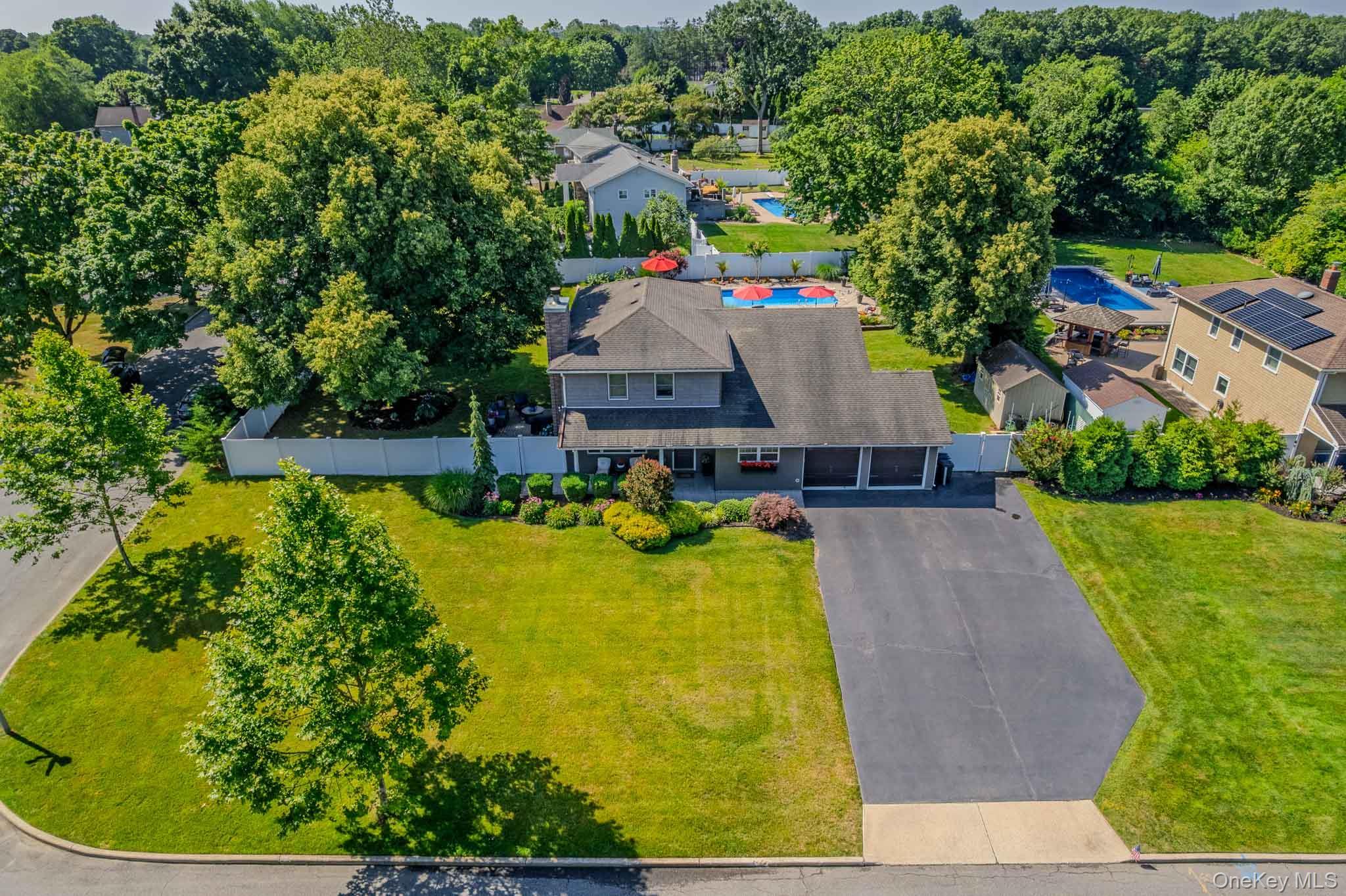 Single Family Feather Lane  Suffolk County, NY 11725, MLS-1022234-41