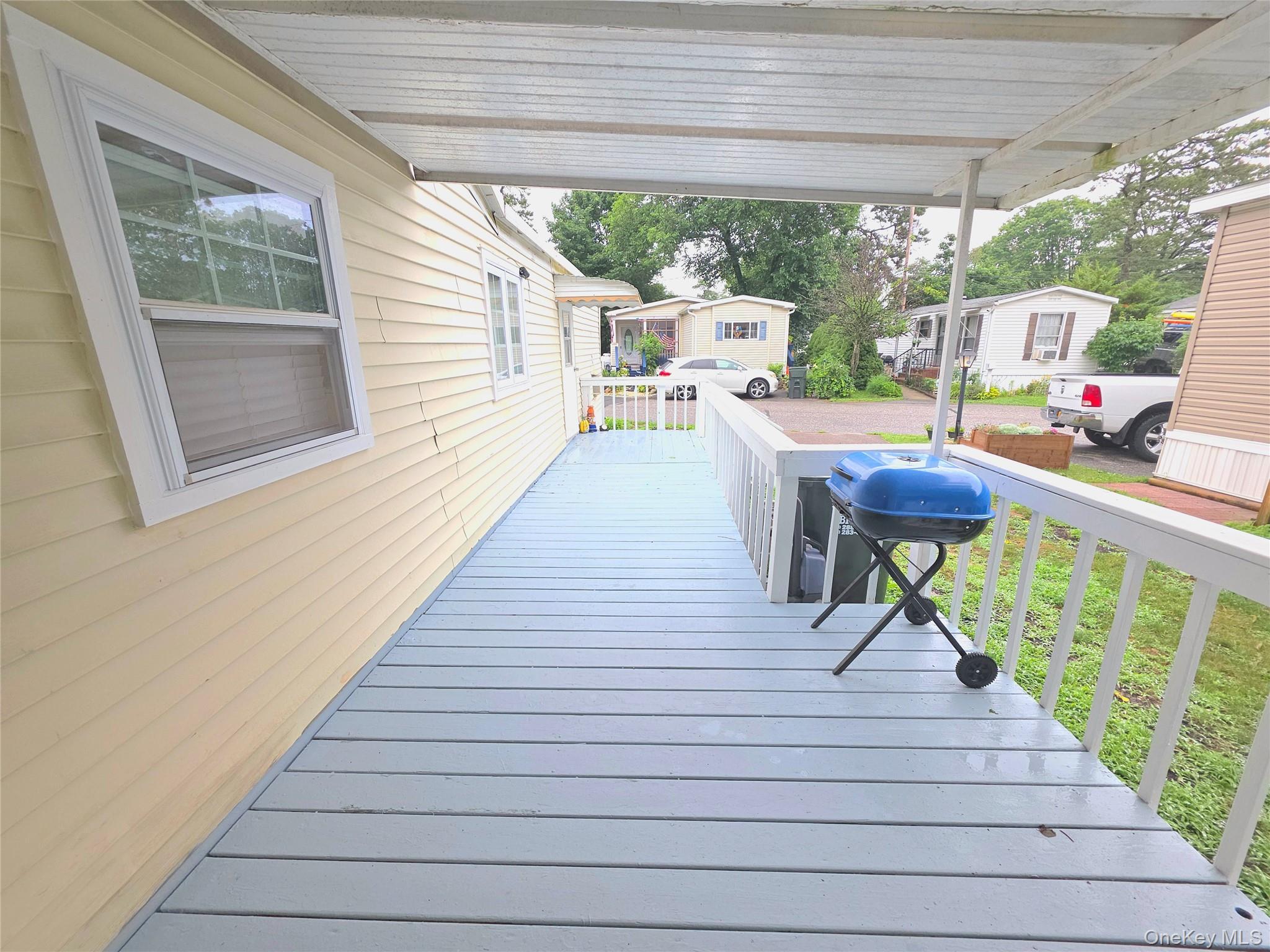 Single Family Ave Suffolk County, NY 11901, MLS-1022244-3