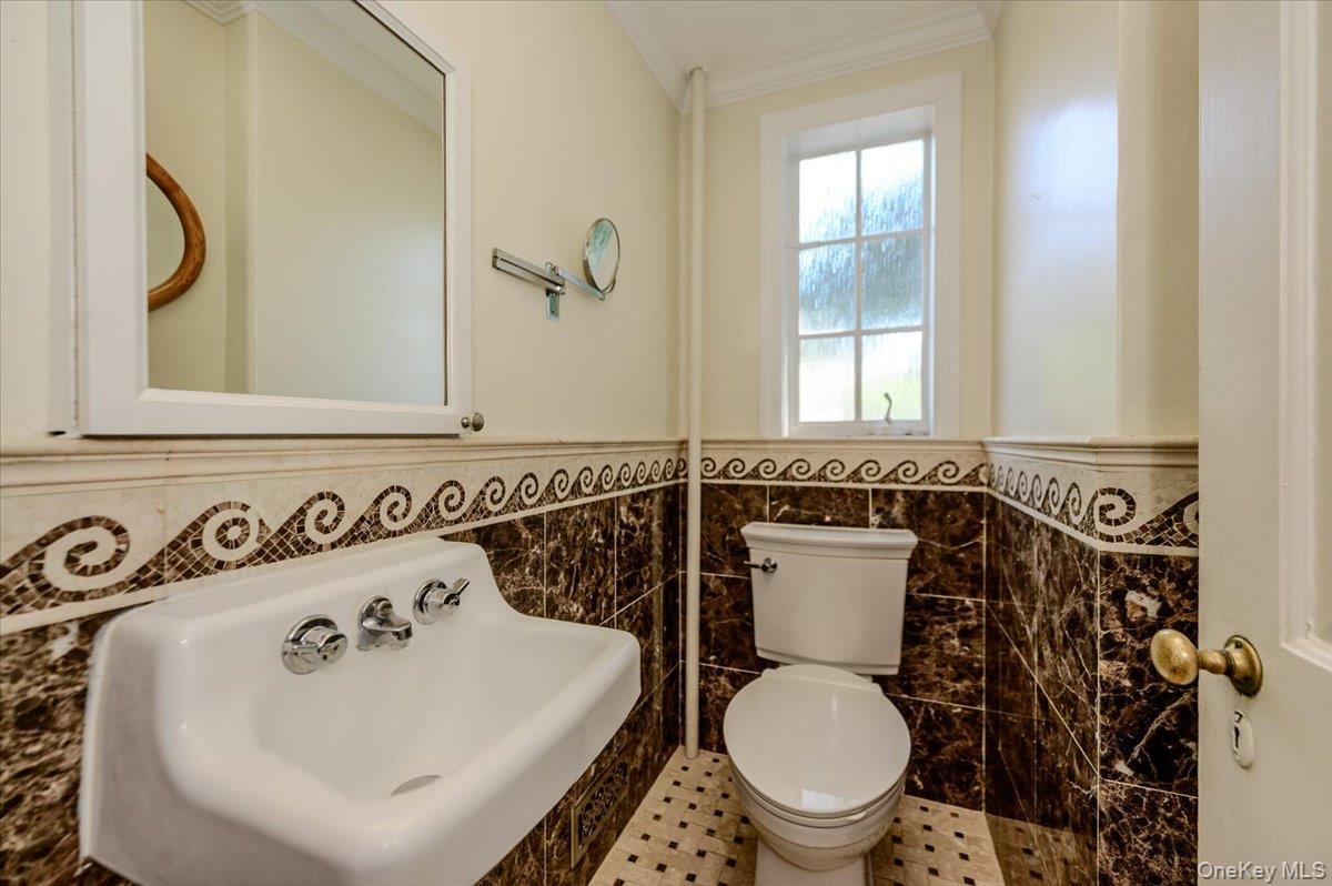 Single Family Rhinelander Avenue  Bronx, NY 10461, MLS-1022280-19