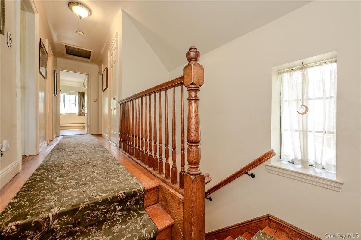 Single Family Rhinelander Avenue  Bronx, NY 10461, MLS-1022280-21