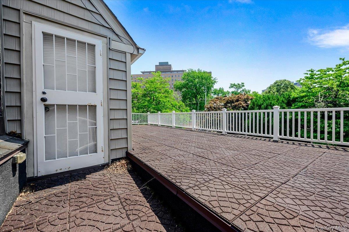 Single Family Rhinelander Avenue  Bronx, NY 10461, MLS-1022280-24