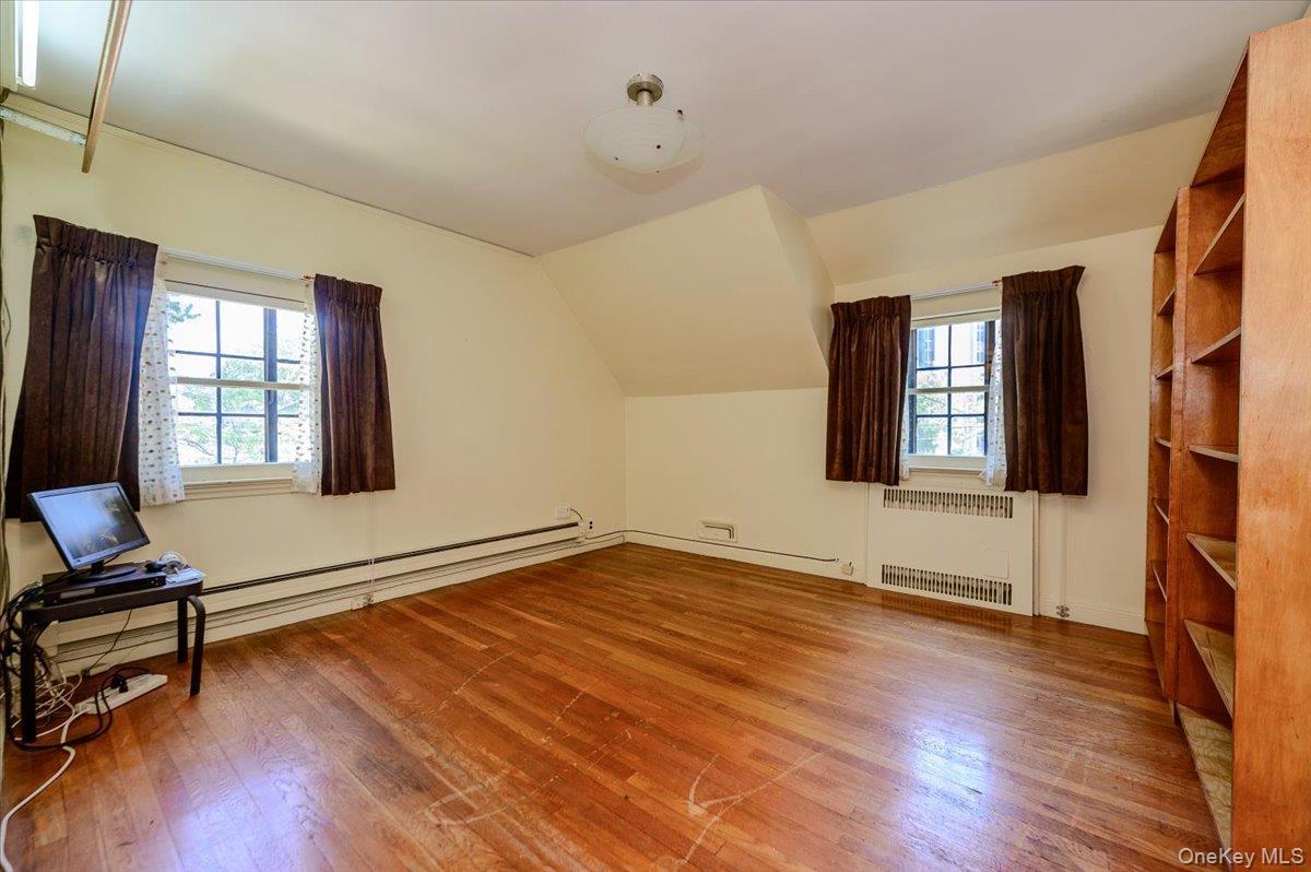 Single Family Rhinelander Avenue  Bronx, NY 10461, MLS-1022280-27