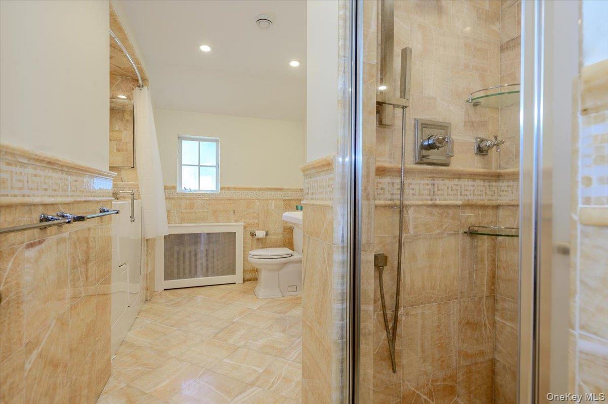 Single Family Rhinelander Avenue  Bronx, NY 10461, MLS-1022280-30