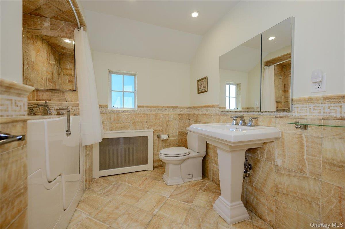 Single Family Rhinelander Avenue  Bronx, NY 10461, MLS-1022280-31