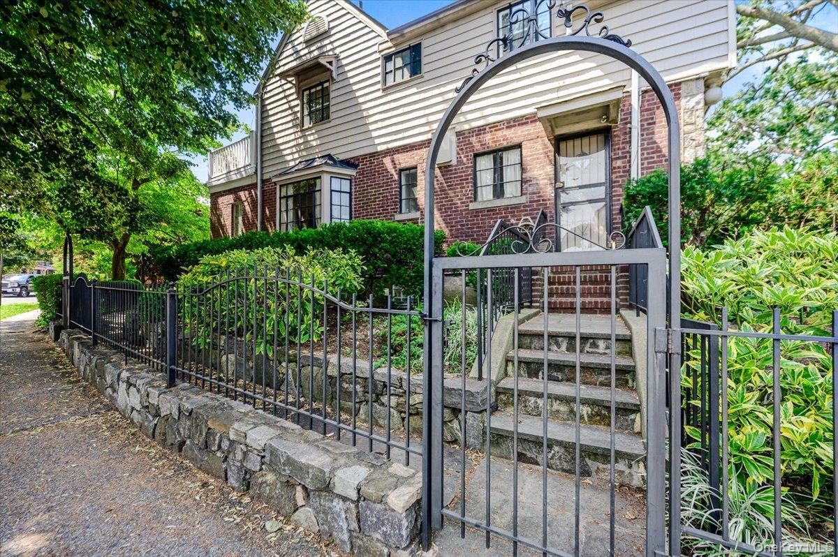 Single Family Rhinelander Avenue  Bronx, NY 10461, MLS-1022280-45