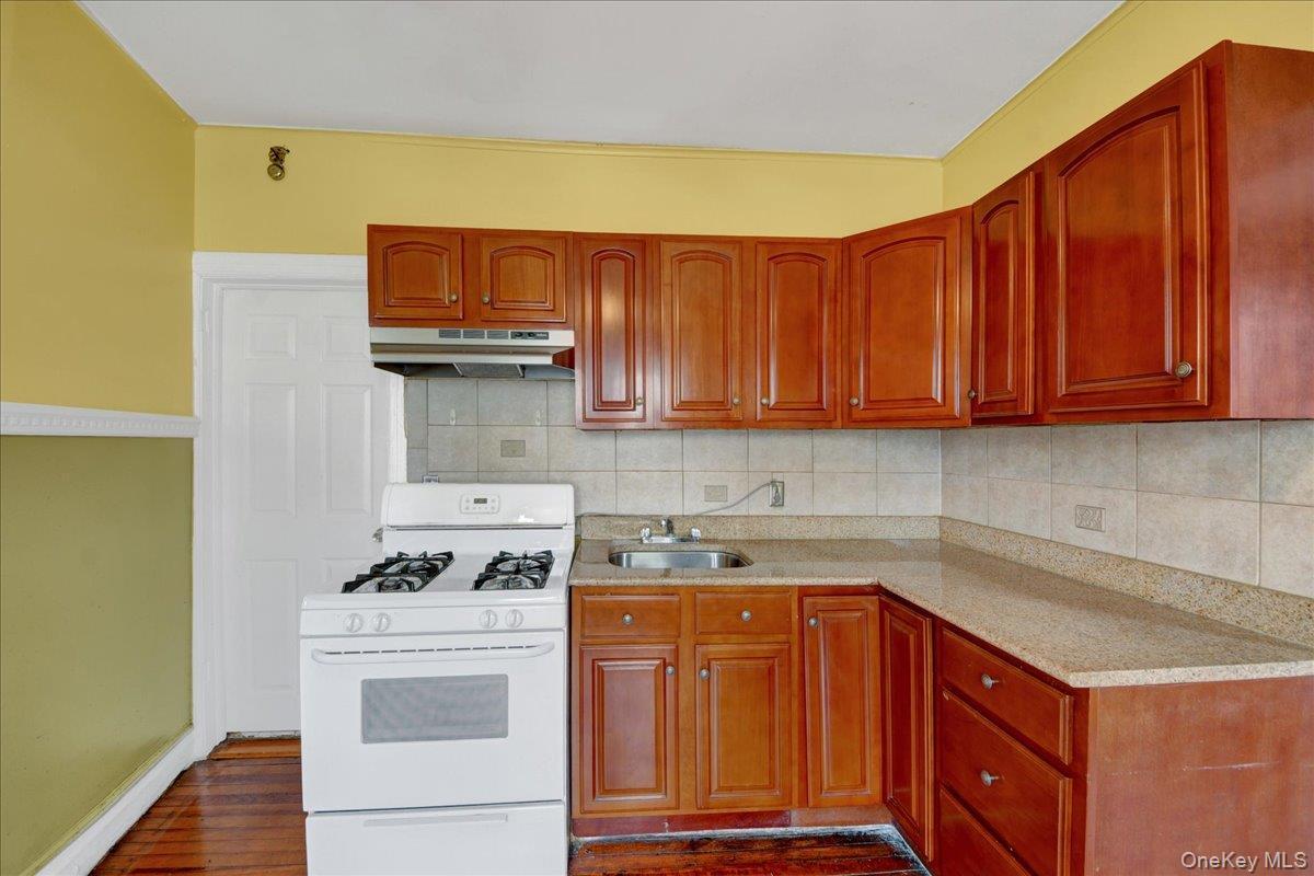 Single Family Underhill Avenue Bronx, NY 10473, MLS-1022281-12