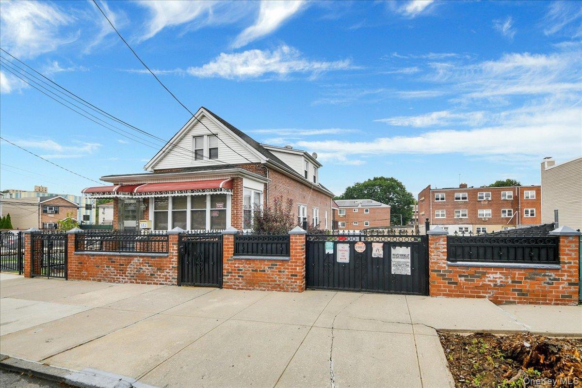 Single Family Underhill Avenue Bronx, NY 10473, MLS-1022281-3