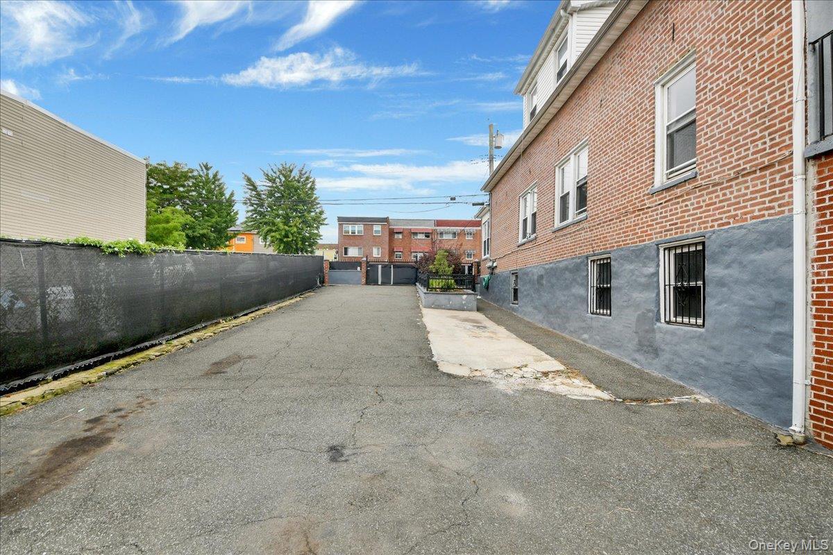 Single Family Underhill Avenue Bronx, NY 10473, MLS-1022281-4