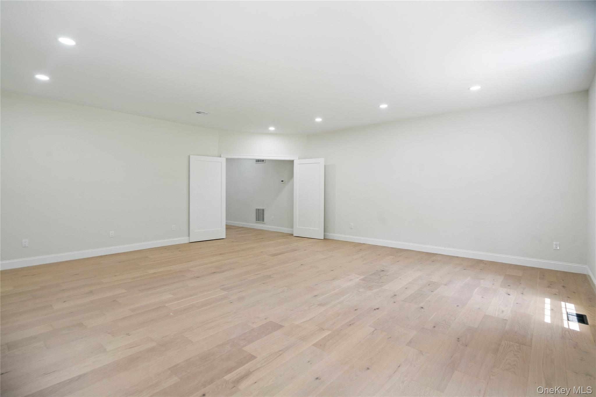 Single Family Cove Road Suffolk County, NY 11743, MLS-1022285-31