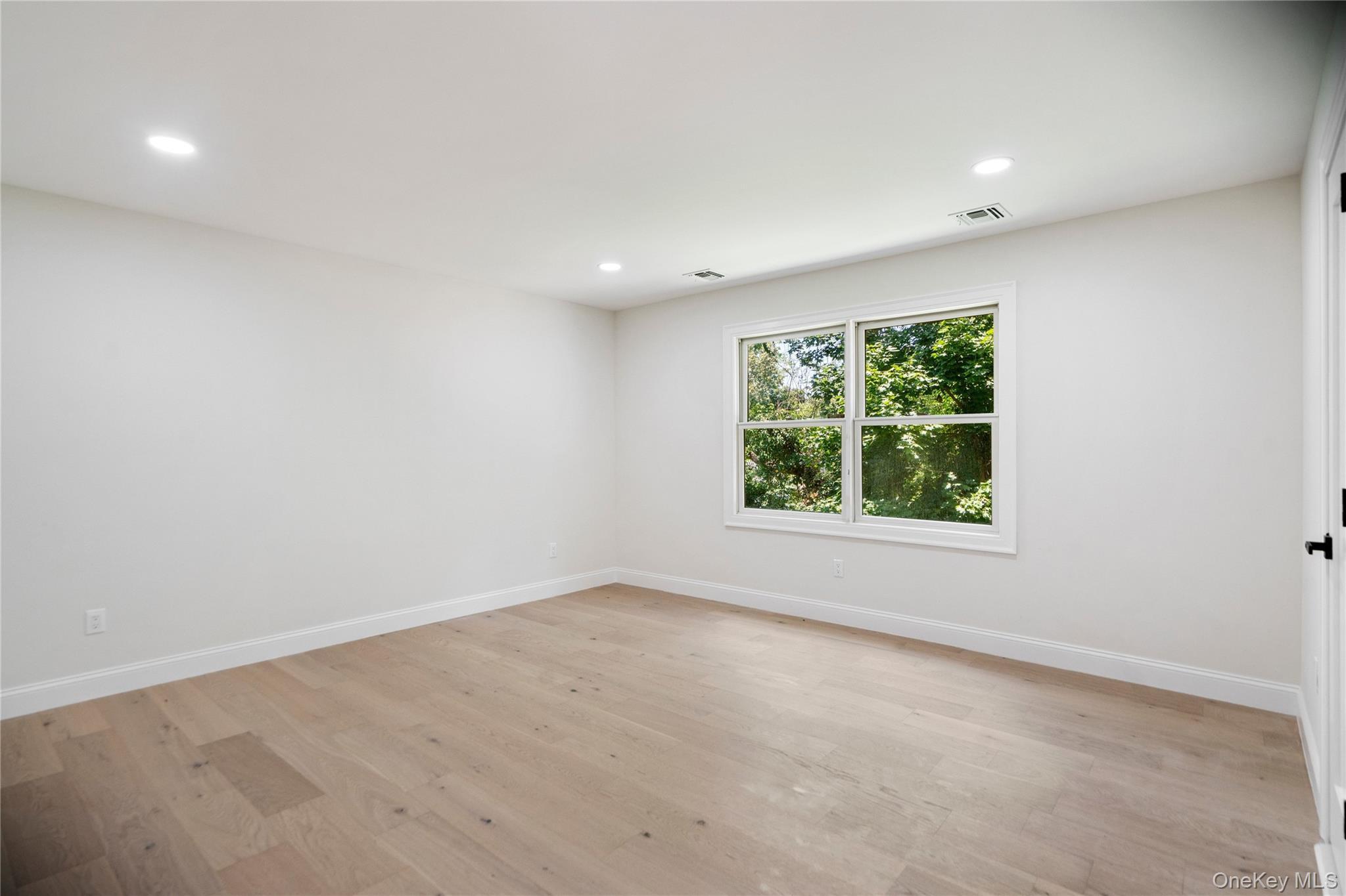 Single Family Cove Road Suffolk County, NY 11743, MLS-1022285-40