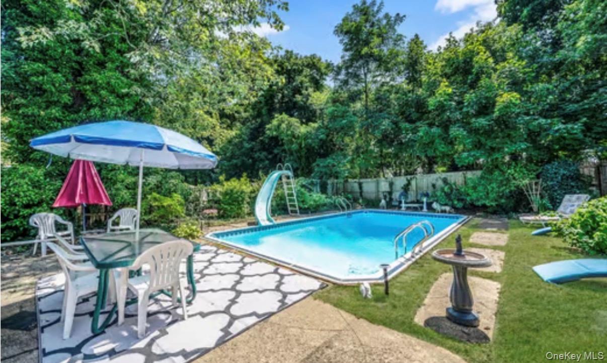 Single Family Harvard Lane Suffolk County, NY 11725, MLS-1022339-22