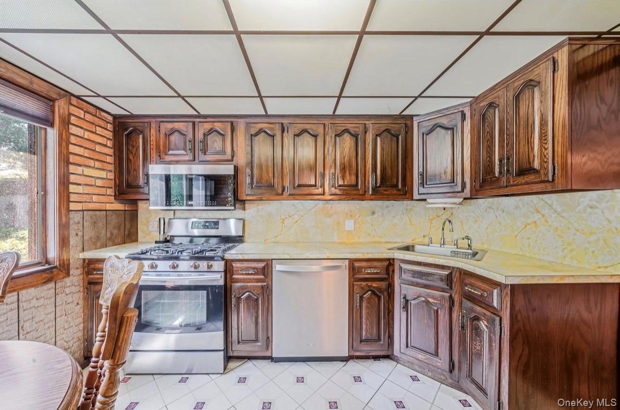 Single Family Harvard Lane Suffolk County, NY 11725, MLS-1022339-9