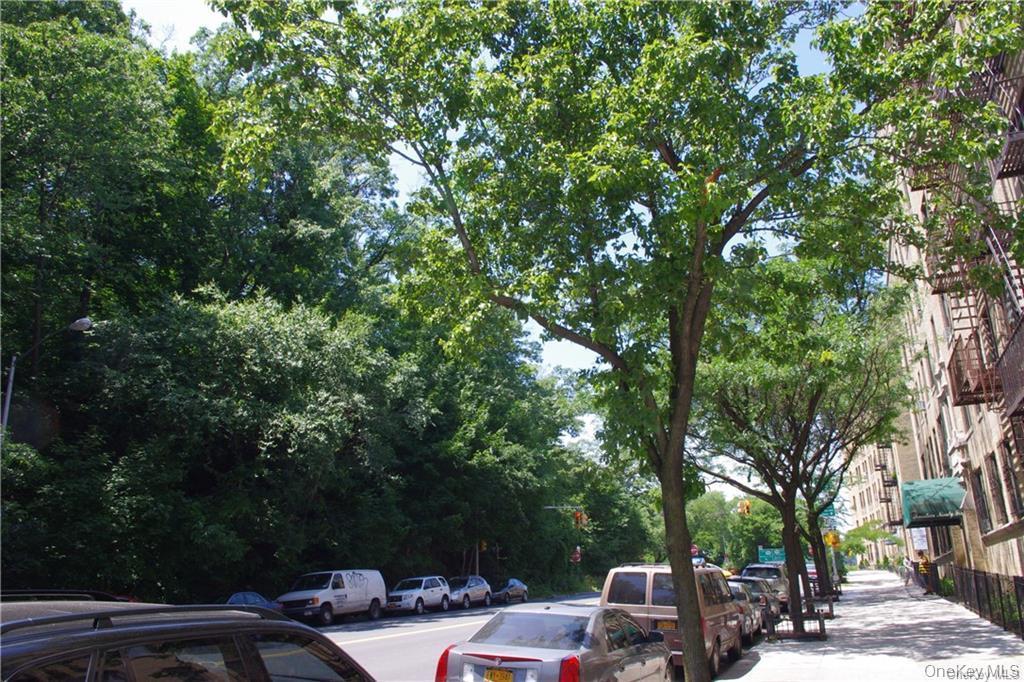 Apartment Riverside Drive  Manhattan, NY 10034, MLS-1022404-12