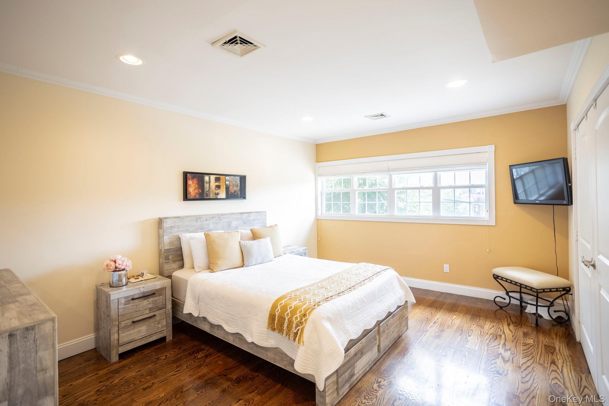 Single Family Pompeii Avenue Queens, NY 11423, MLS-1022434-13