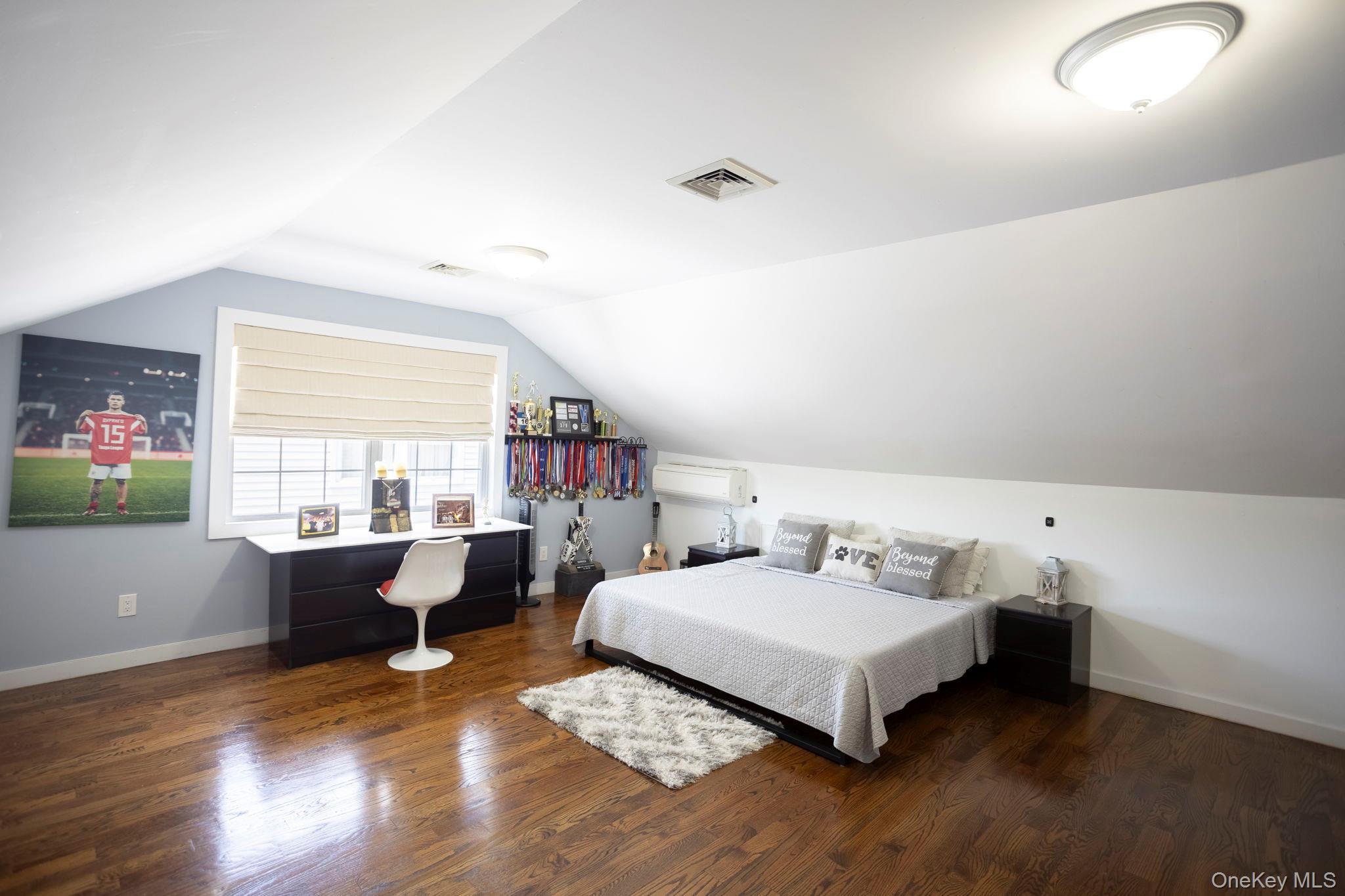 Single Family Pompeii Avenue Queens, NY 11423, MLS-1022434-17