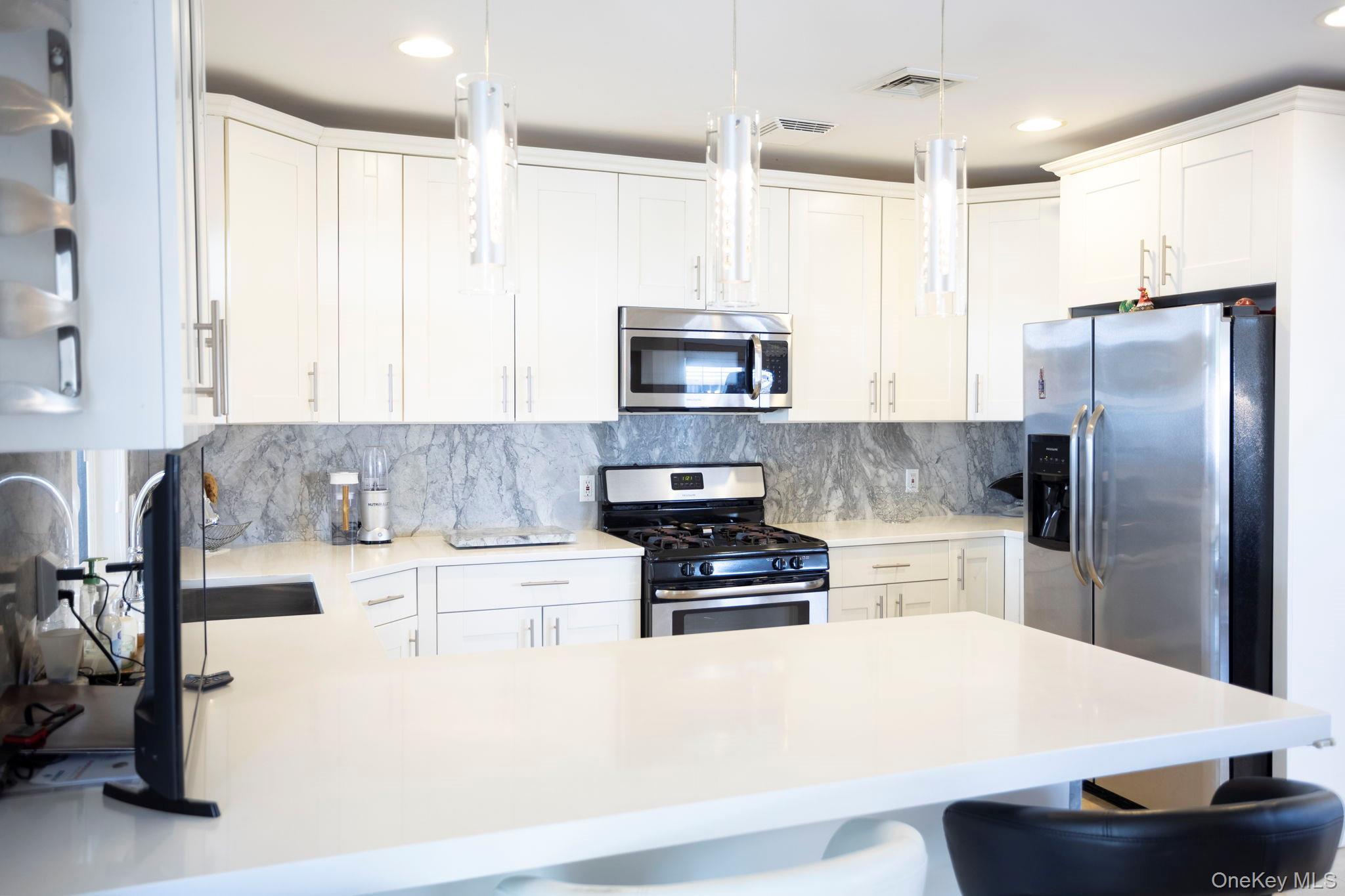 Single Family Pompeii Avenue Queens, NY 11423, MLS-1022434-8
