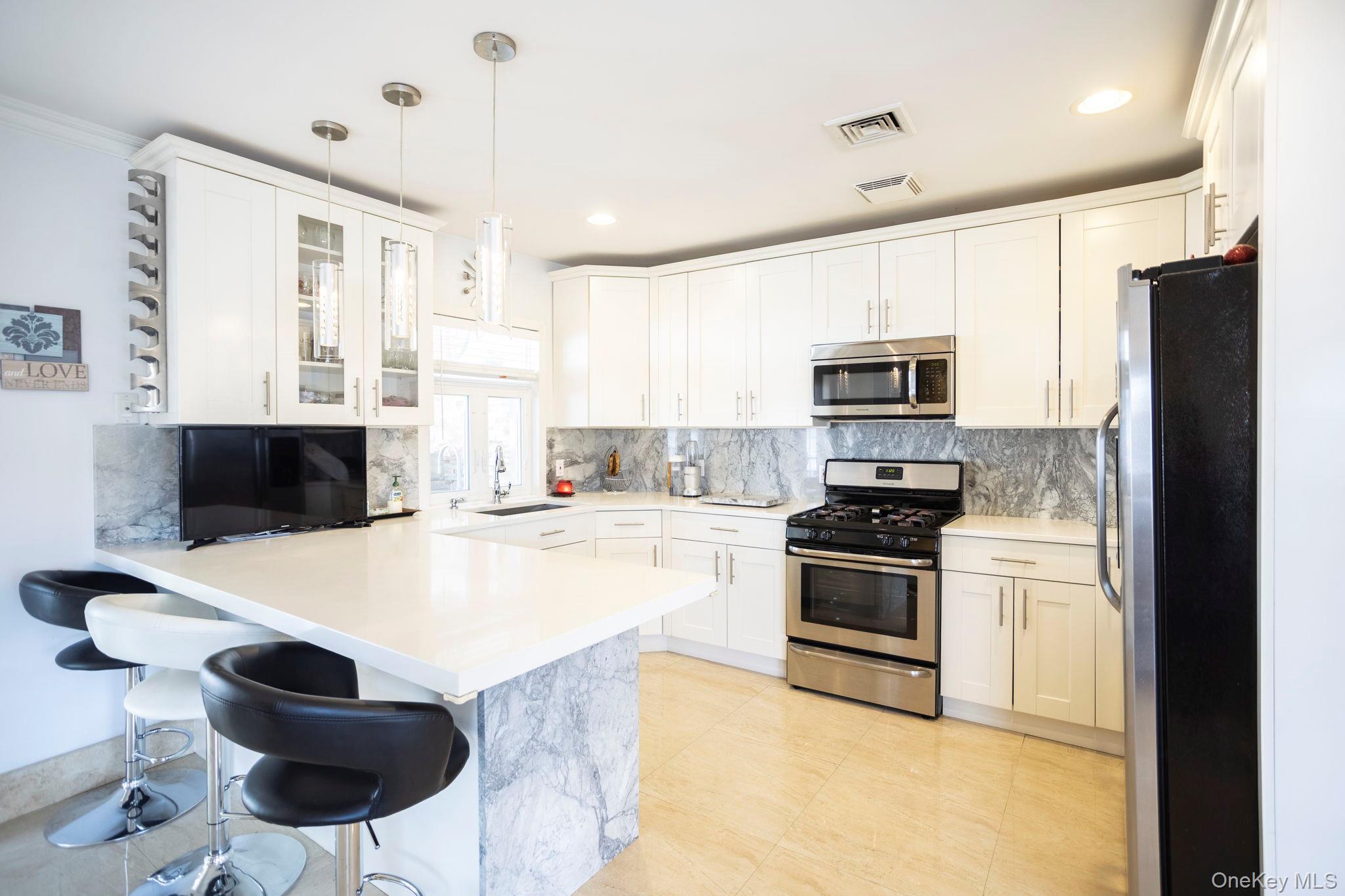 Single Family Pompeii Avenue Queens, NY 11423, MLS-1022434-9