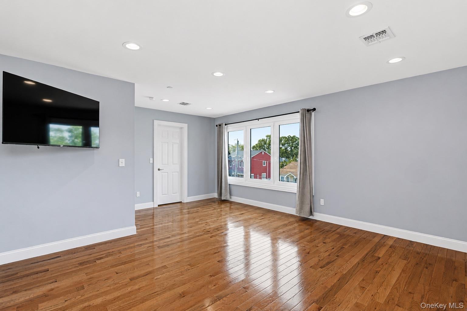 Single Family Pecan Street Suffolk County, NY 11757, MLS-1022447-10