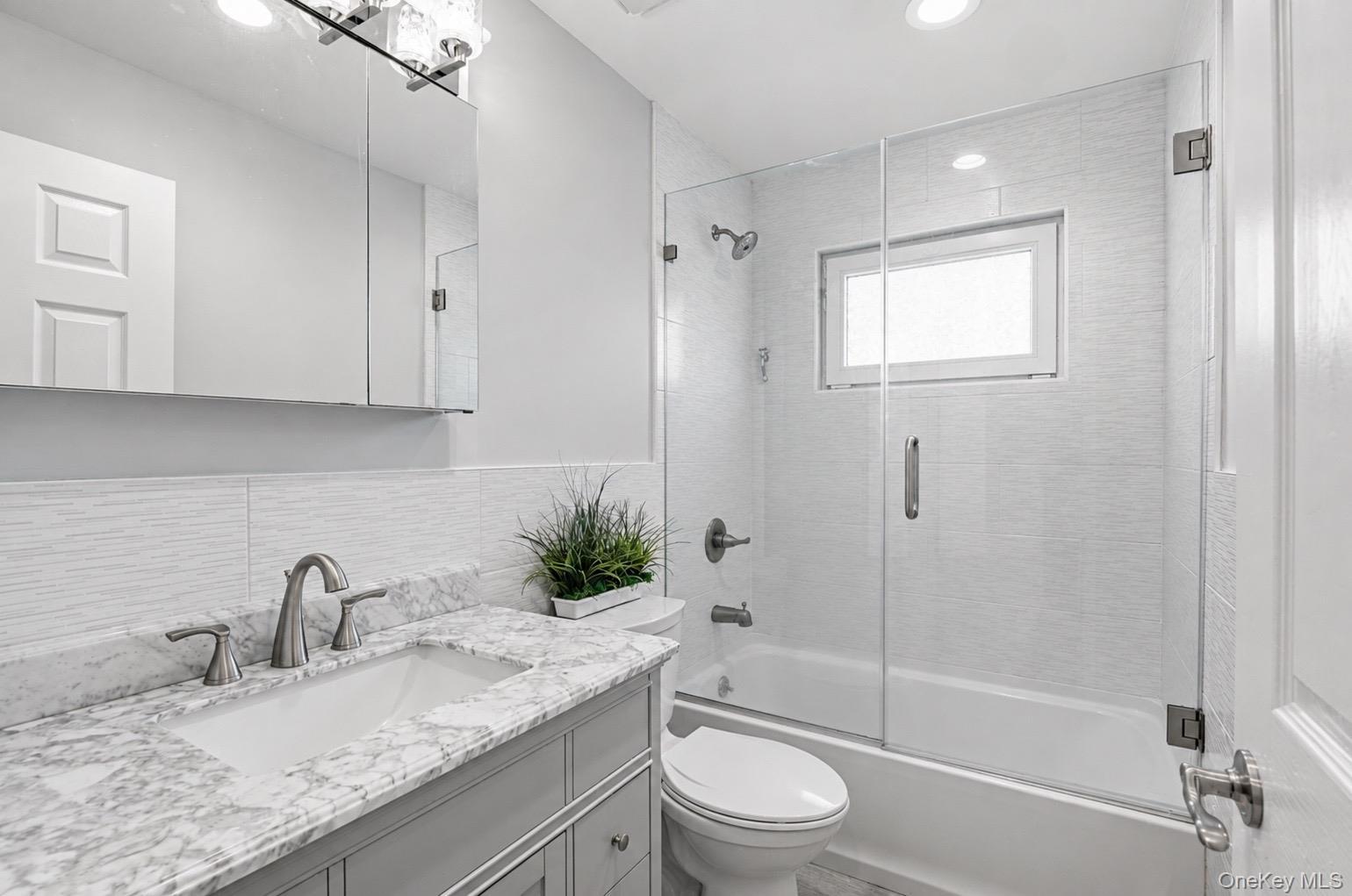 Single Family Pecan Street Suffolk County, NY 11757, MLS-1022447-17