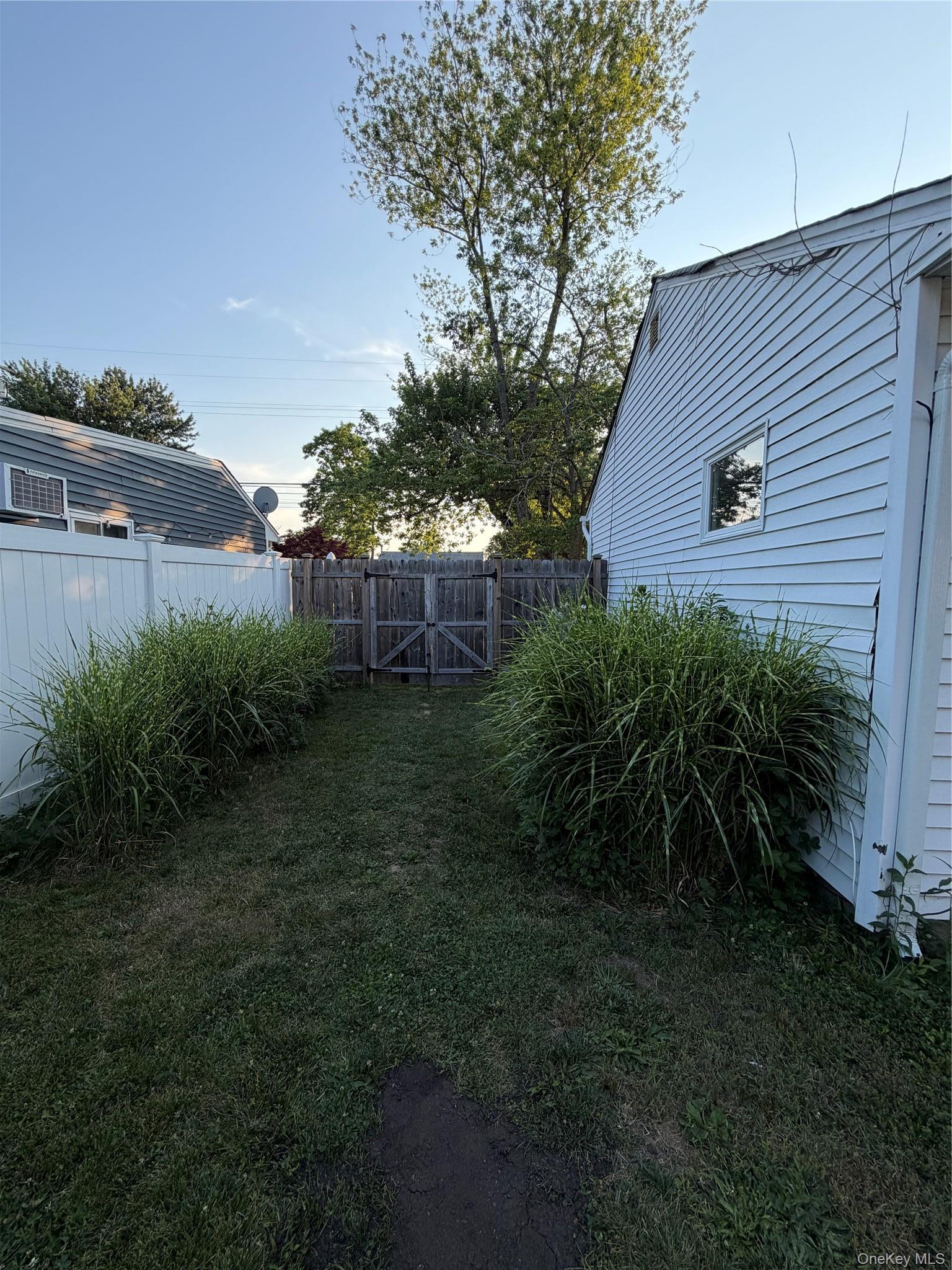 Single Family Lombardy Boulevard Suffolk County, NY 11706, MLS-1022465-15