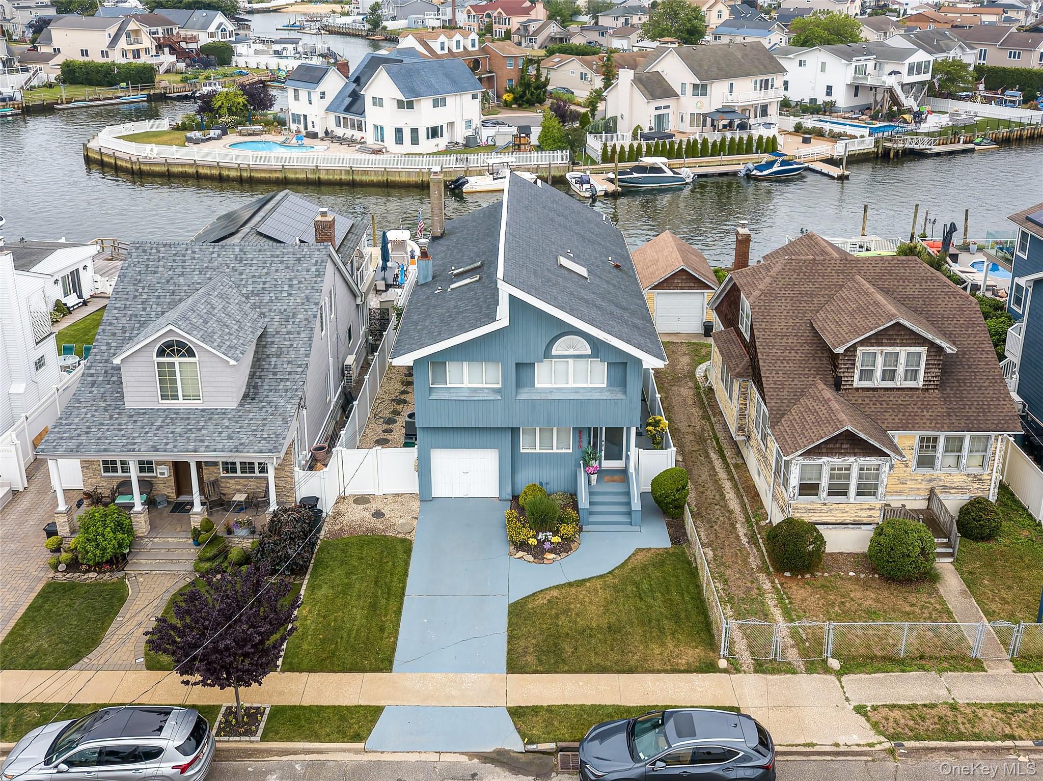 Single Family Riverside Drive  Nassau County, NY 11793, MLS-1022508-2