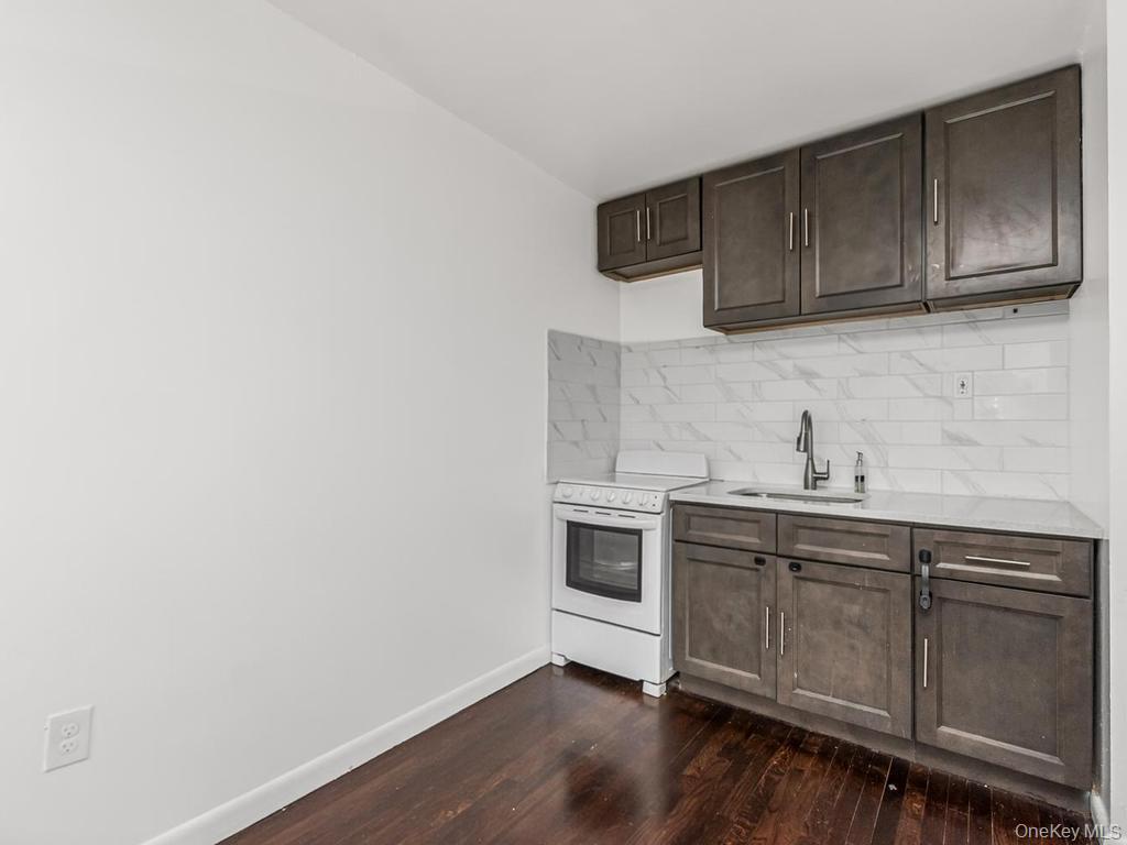 Single Family Balcom Avenue Bronx, NY 10465, MLS-1022585-11