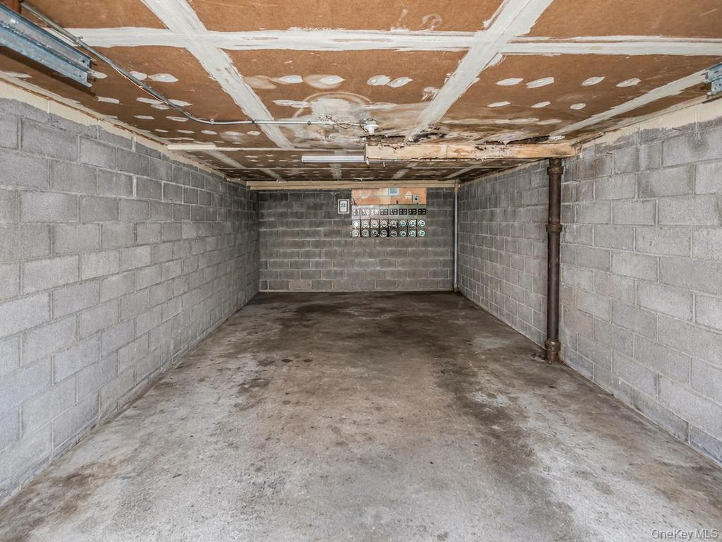 Single Family Balcom Avenue Bronx, NY 10465, MLS-1022585-16