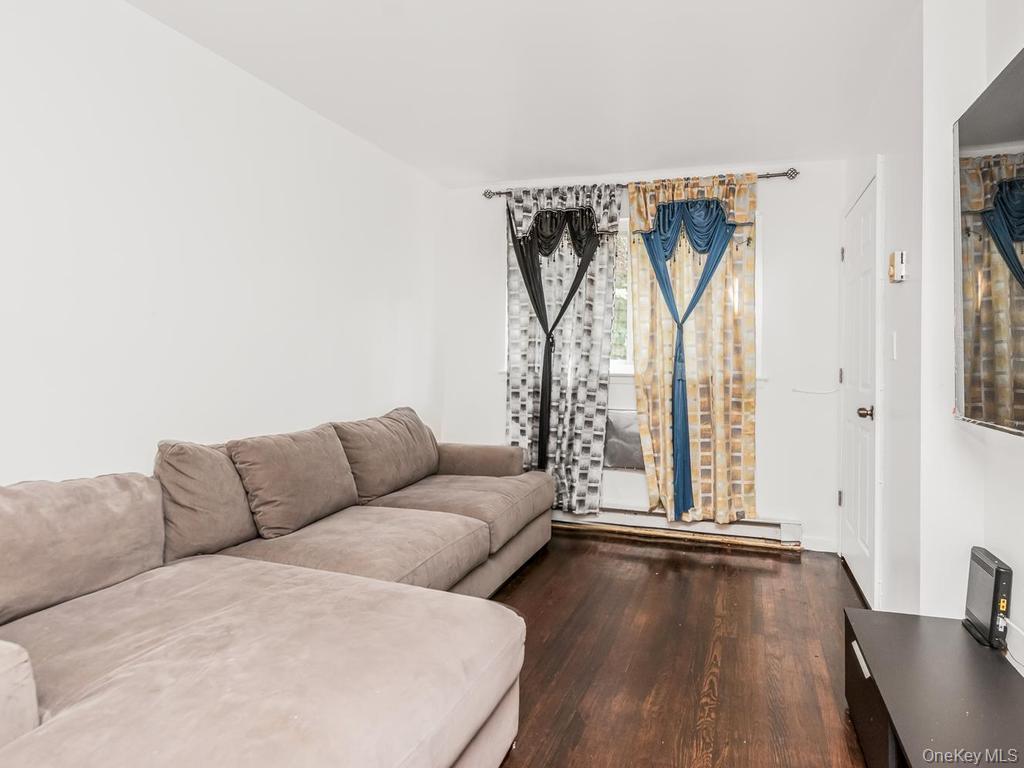 Single Family Balcom Avenue Bronx, NY 10465, MLS-1022585-4