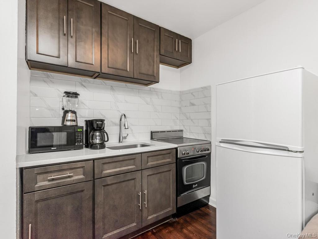 Single Family Balcom Avenue Bronx, NY 10465, MLS-1022585-8