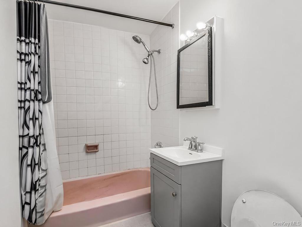 Single Family Balcom Avenue Bronx, NY 10465, MLS-1022585-9