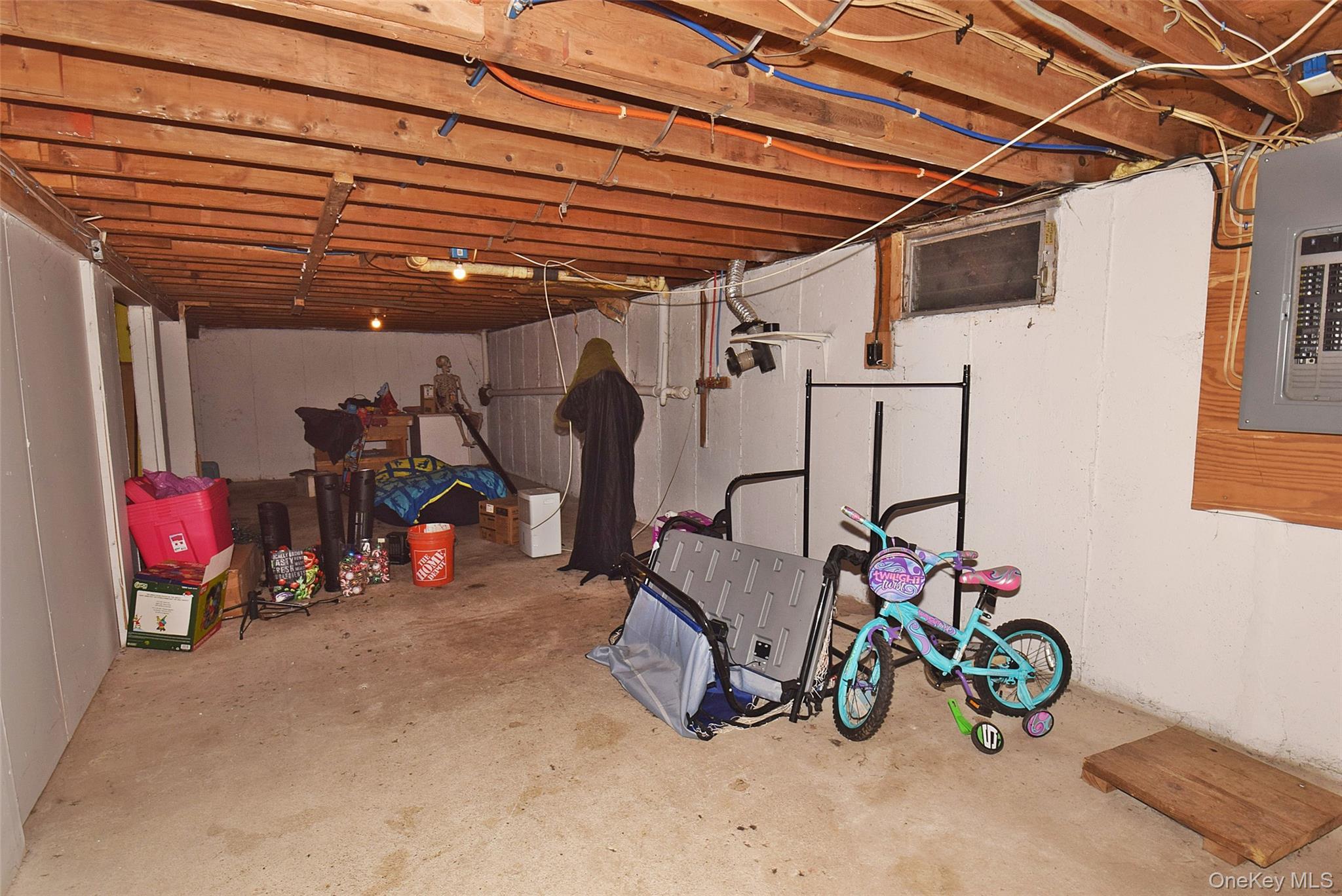 Single Family Meadowmere Avenue  Suffolk County, NY 11950, MLS-1022590-14