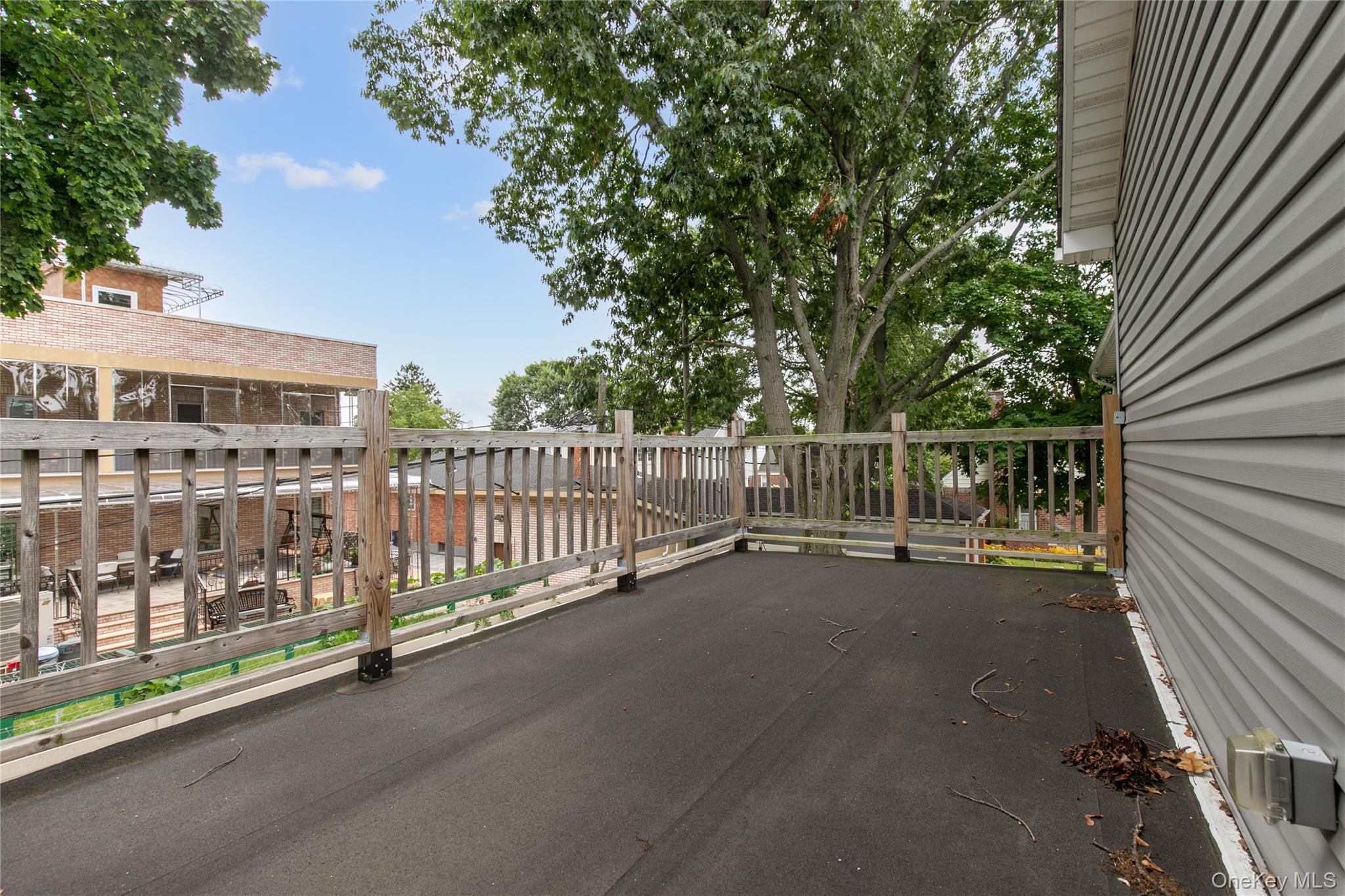 Single Family Little Neck Parkway  Queens, NY 11004, MLS-1022700-12