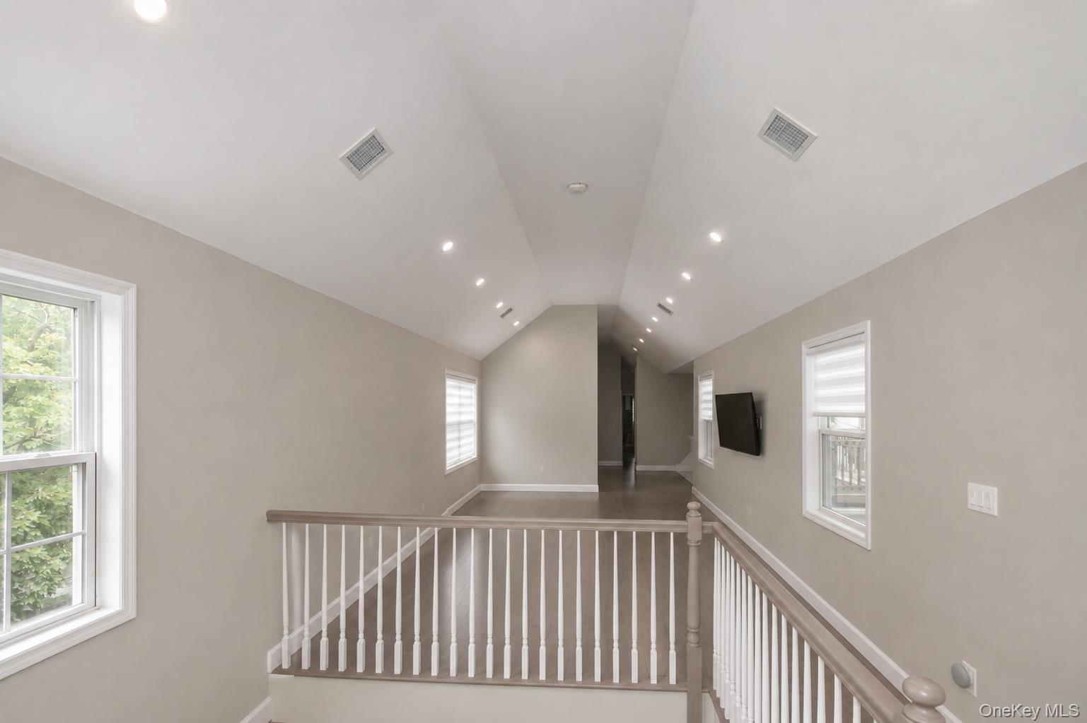 Single Family Little Neck Parkway  Queens, NY 11004, MLS-1022700-26