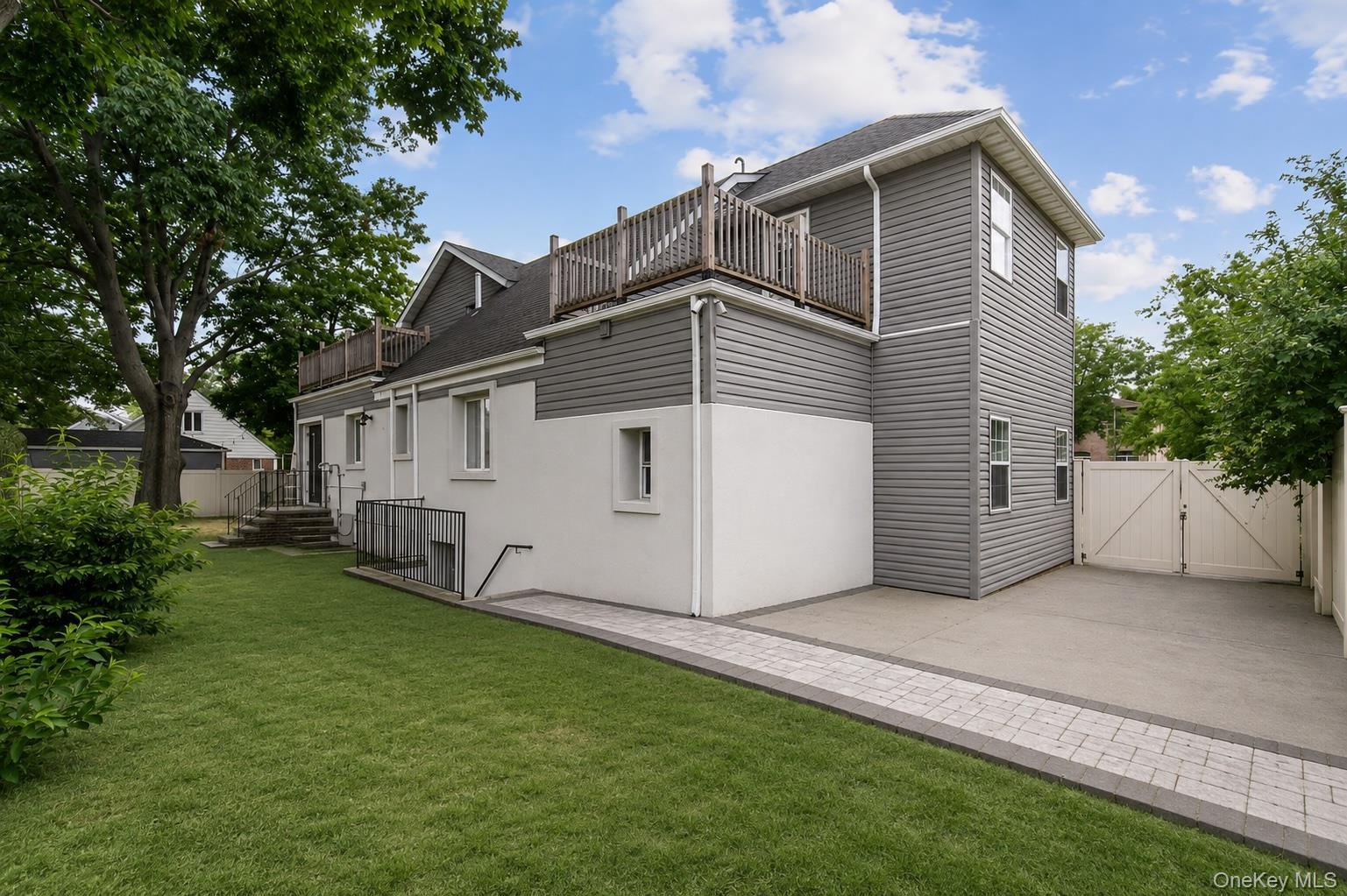 Single Family Little Neck Parkway  Queens, NY 11004, MLS-1022700-32