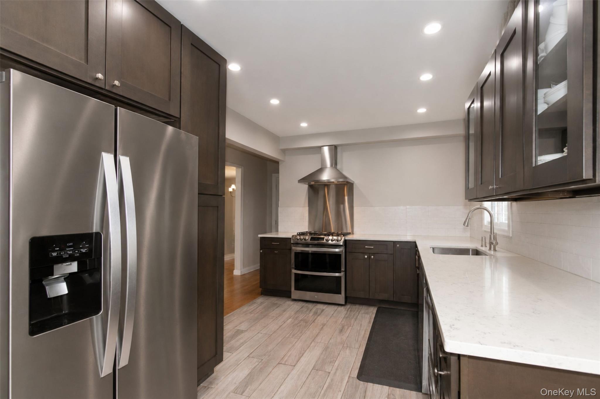 Single Family Little Neck Parkway  Queens, NY 11004, MLS-1022700-4