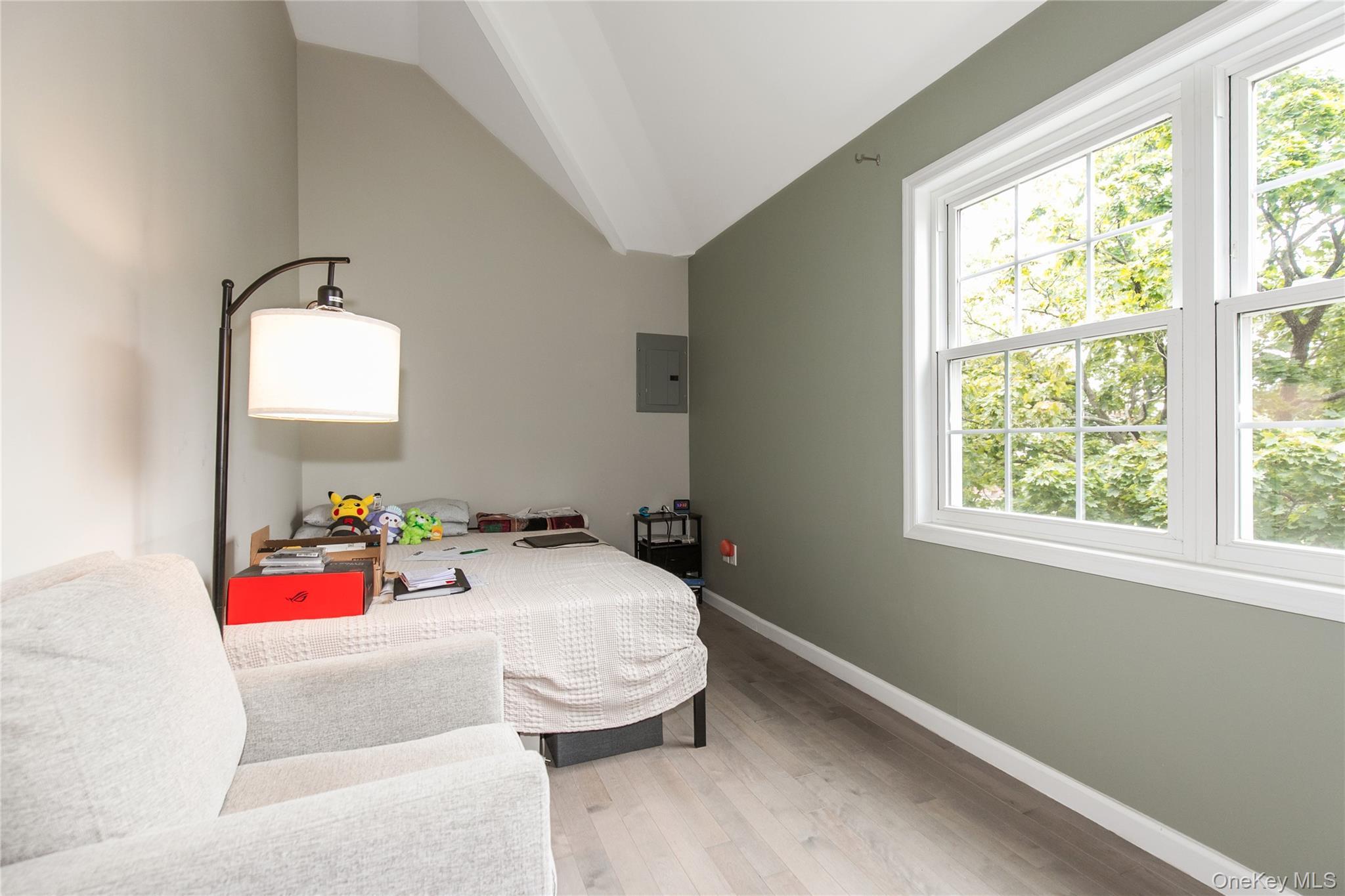 Single Family Little Neck Parkway  Queens, NY 11004, MLS-1022700-8