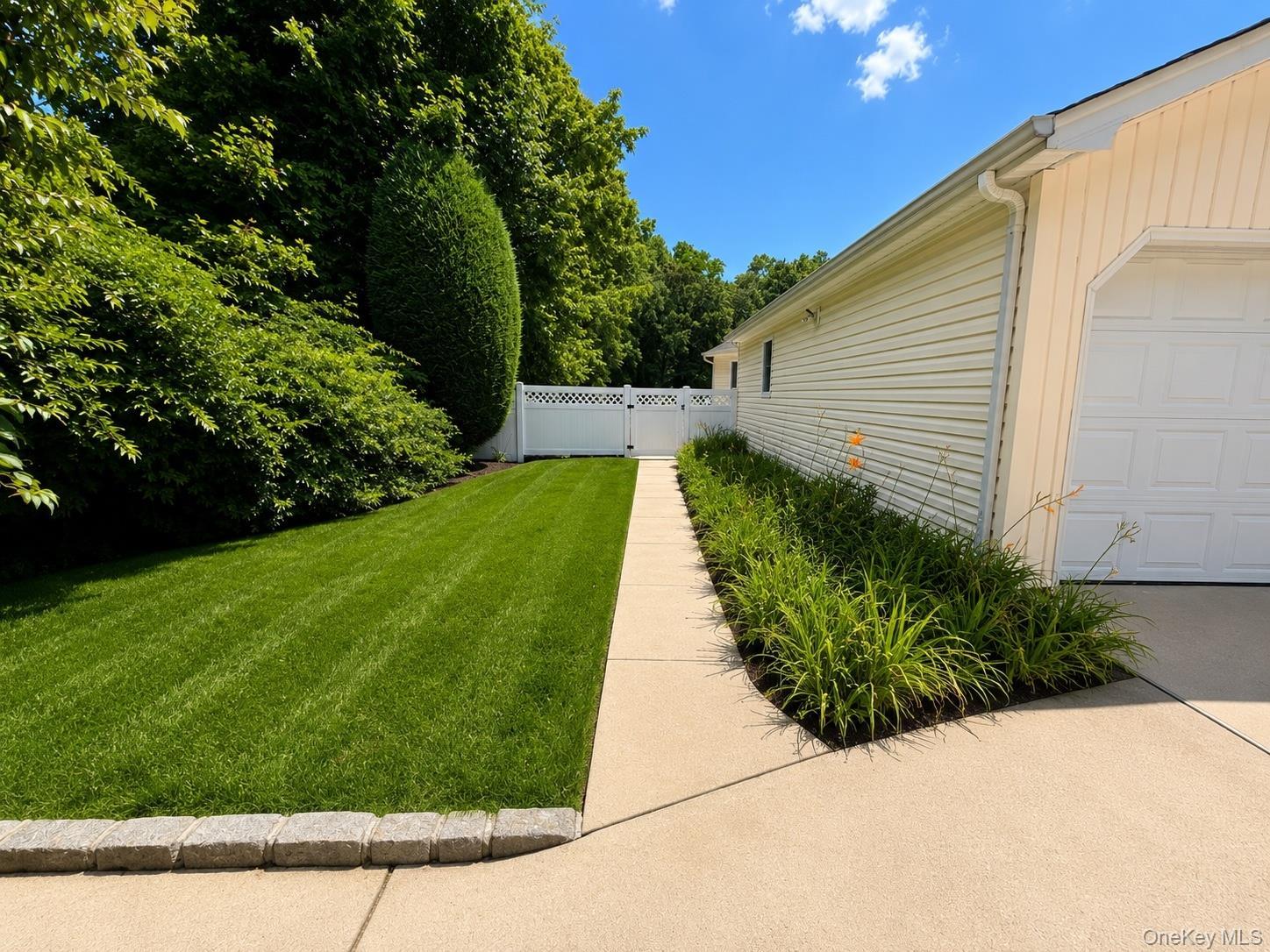 Single Family Penn Drive  Suffolk County, NY 11746, MLS-1022708-31