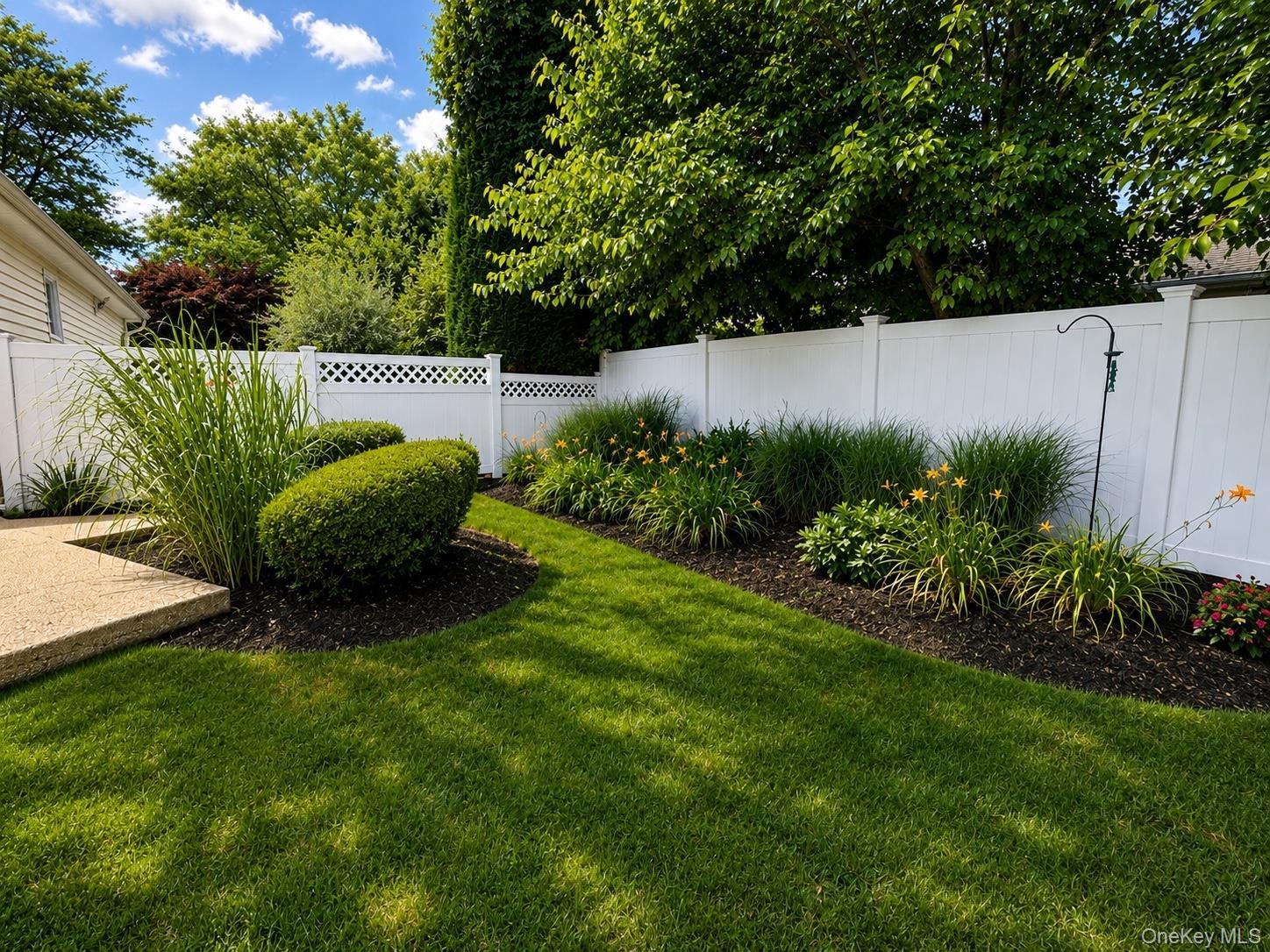 Single Family Penn Drive  Suffolk County, NY 11746, MLS-1022708-35