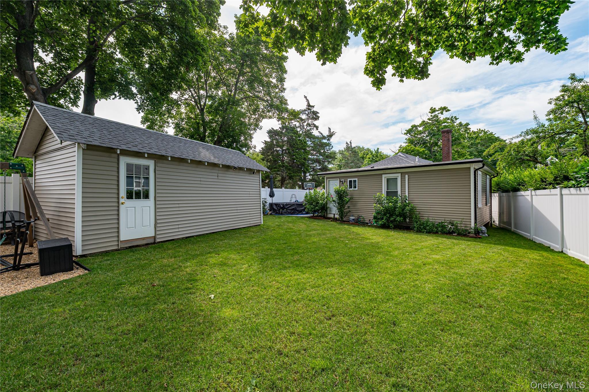 Single Family Parkway Street  Suffolk County, NY 11901, MLS-1022749-21