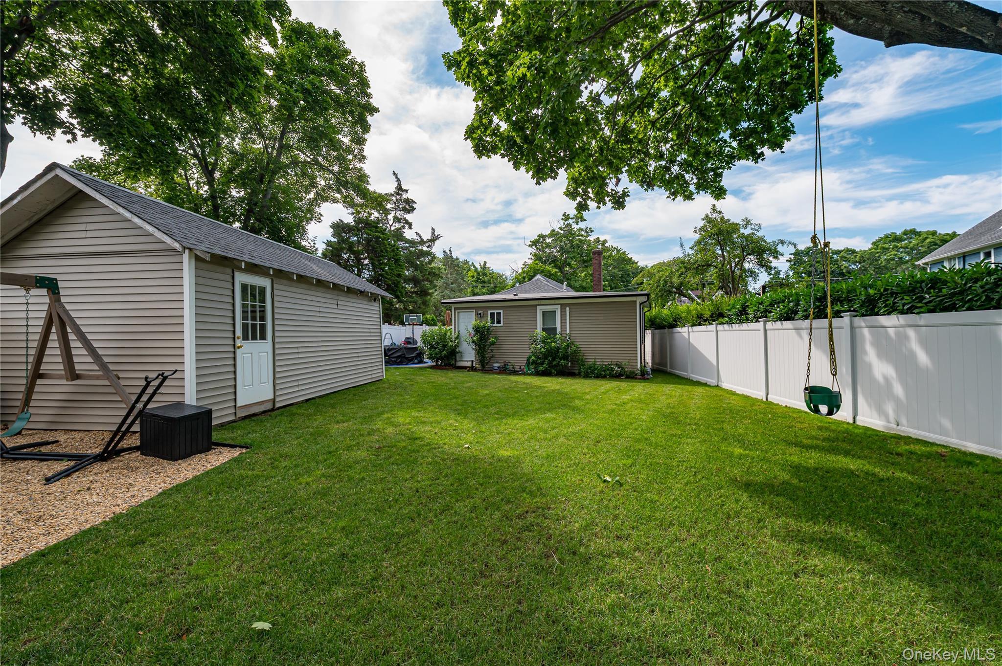 Single Family Parkway Street  Suffolk County, NY 11901, MLS-1022749-22