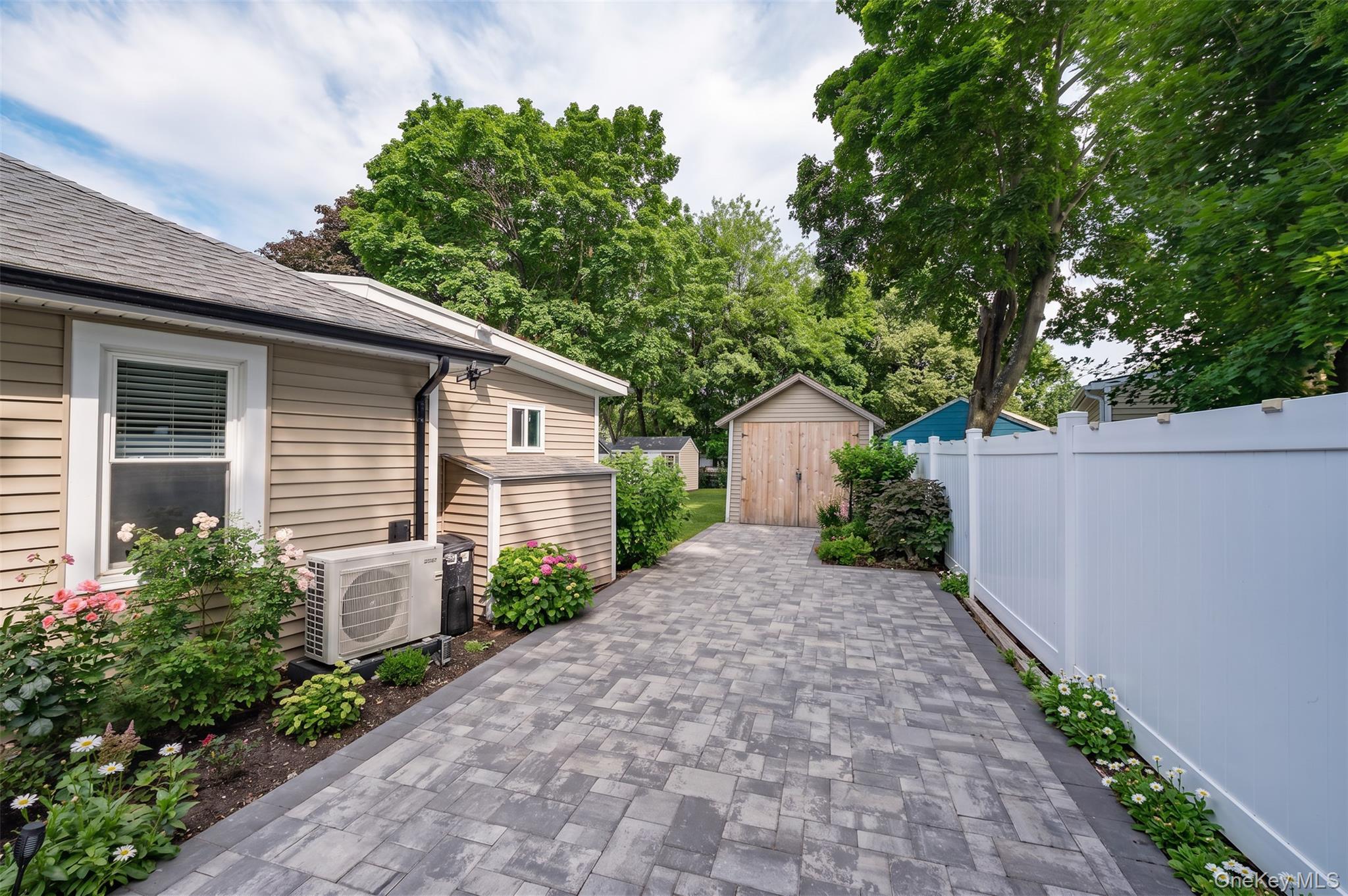 Single Family Parkway Street  Suffolk County, NY 11901, MLS-1022749-5