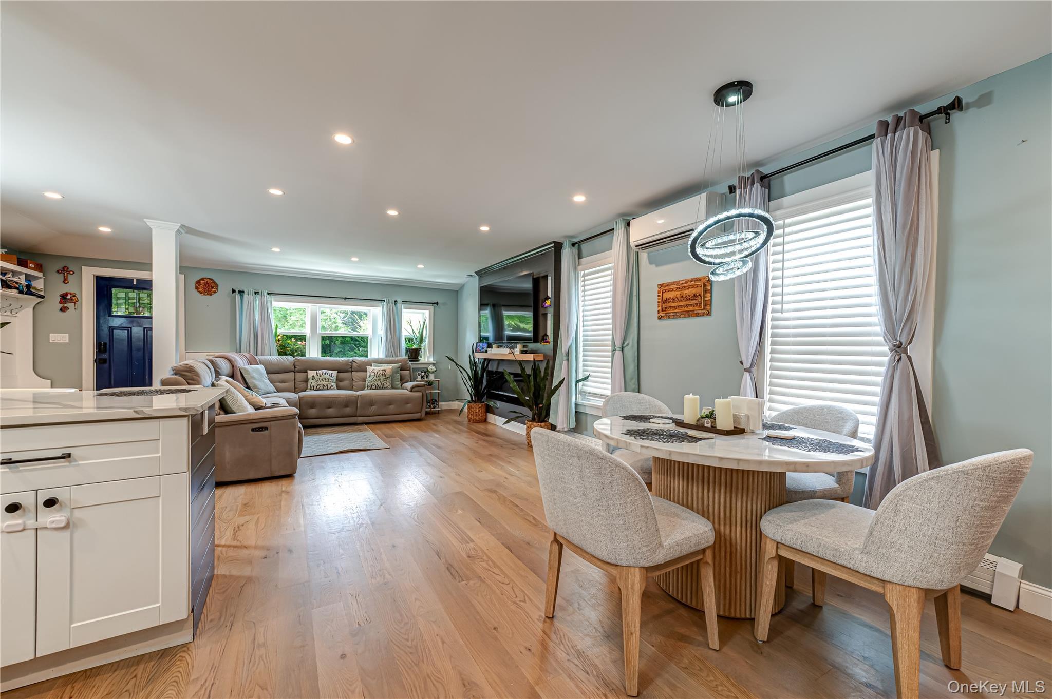 Single Family Parkway Street  Suffolk County, NY 11901, MLS-1022749-9