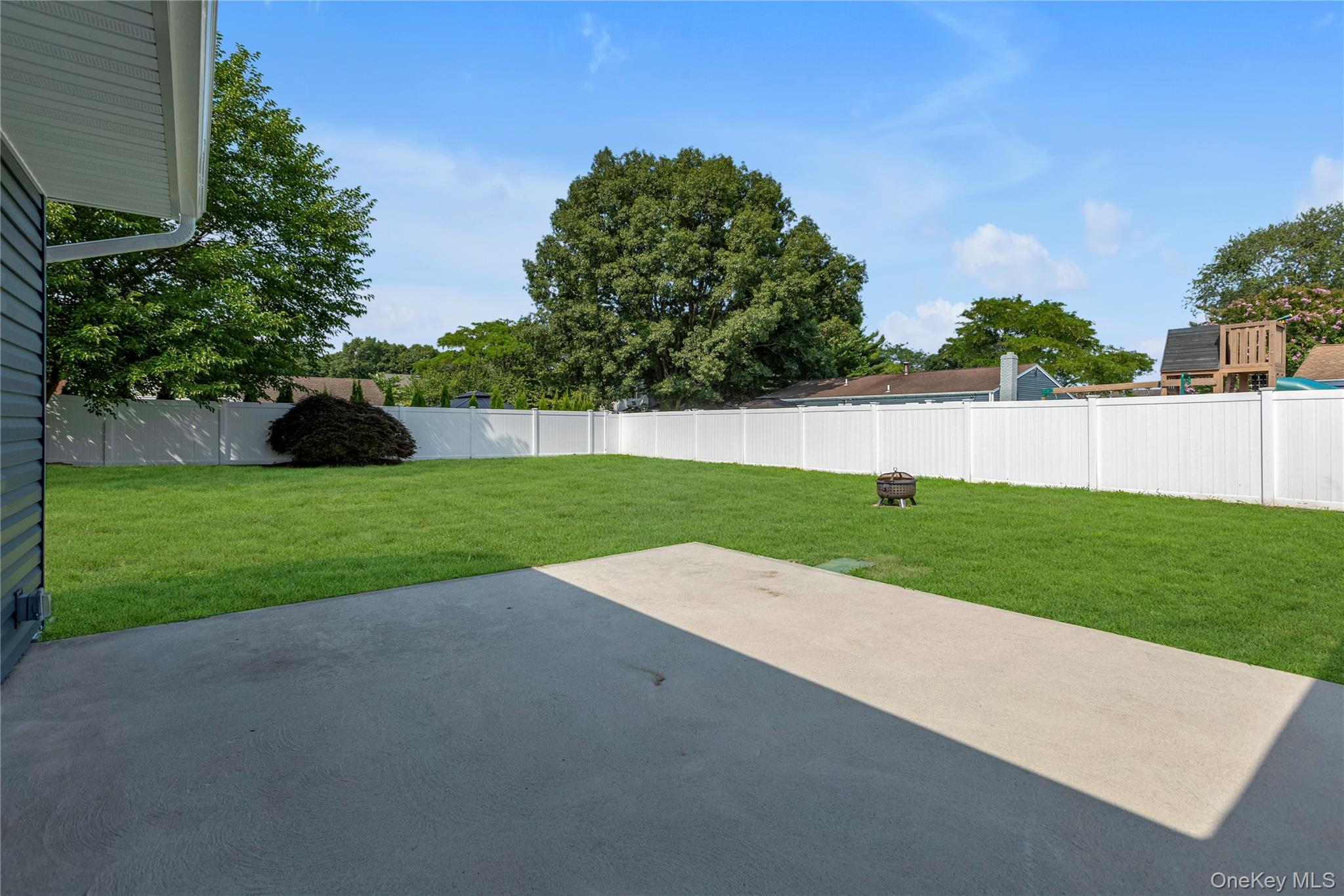 Single Family Glen Summer Road Suffolk County, NY 11741, MLS-1022762-22